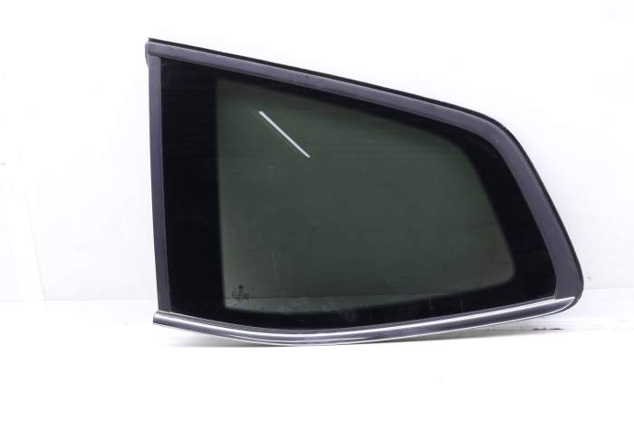 Side Quarter Window / Glass 3CN845297F main product photo