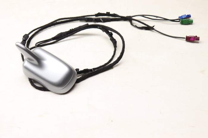 Roof Shark Fin Antenna 8K5035503C main product photo
