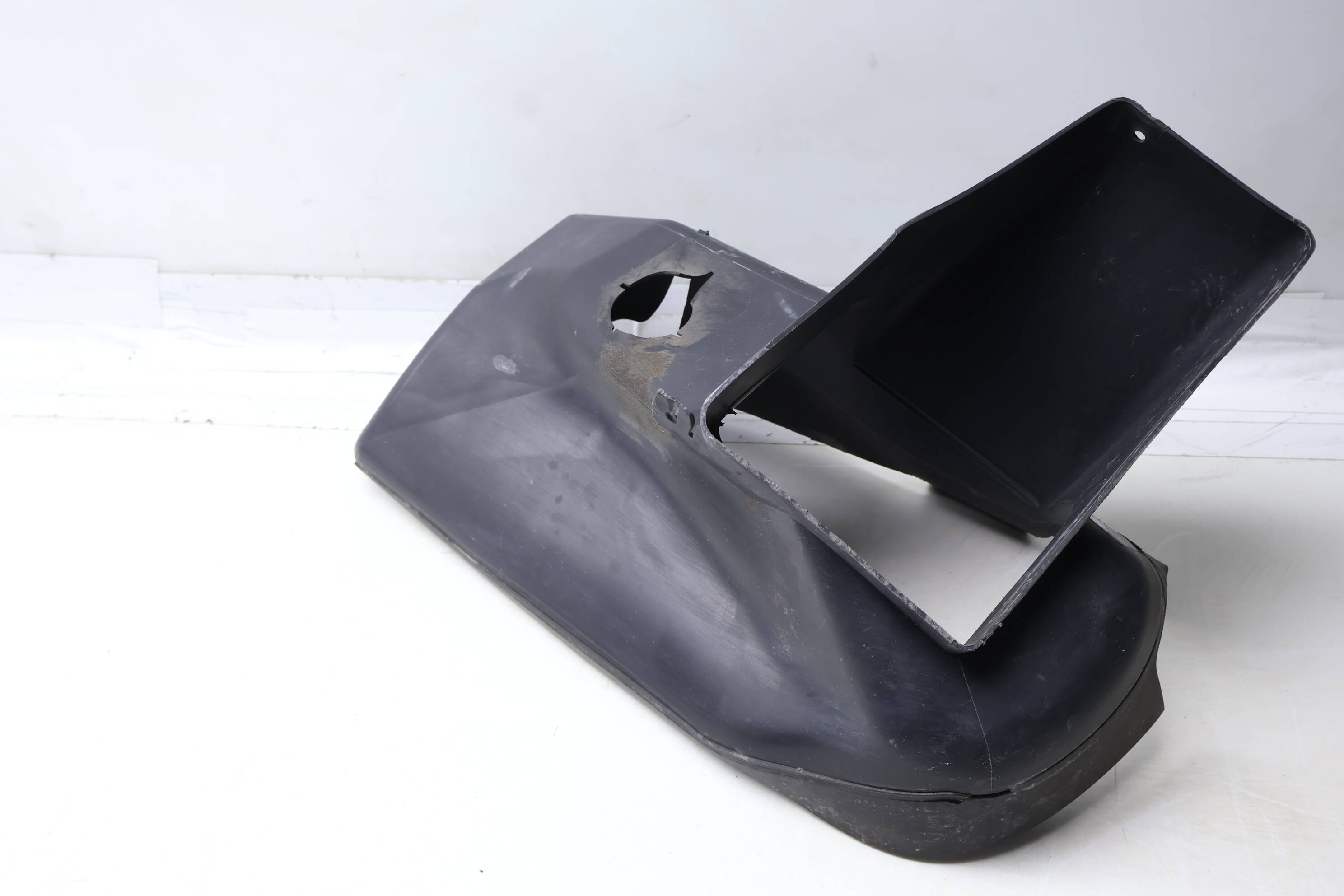 Intercooler Air Duct / Guide 4Z7117336A