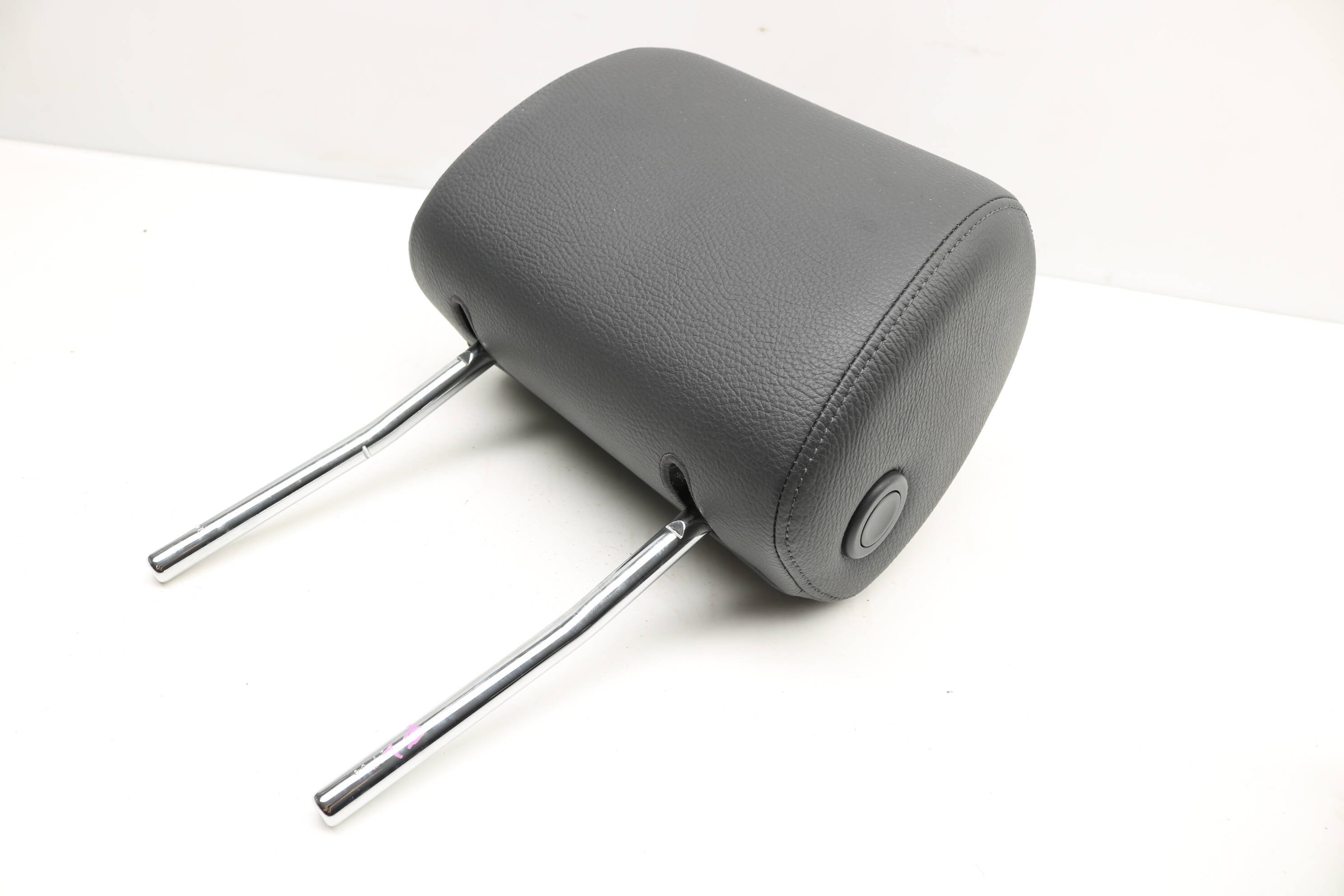 Headrest / Head Rest 7L6881901AM