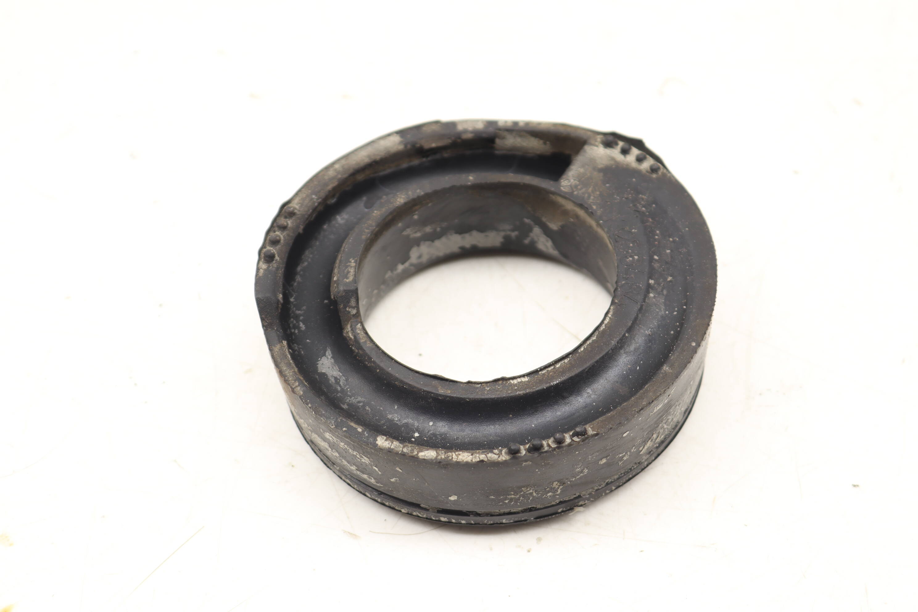 Coil&#x20;Spring&#x20;Mount&#x20;&#x2F;&#x20;Shim&#x20;&#x2F;&#x20;Bushing&#x20;&#x28;Upper&#x29;&#x20;2103250484