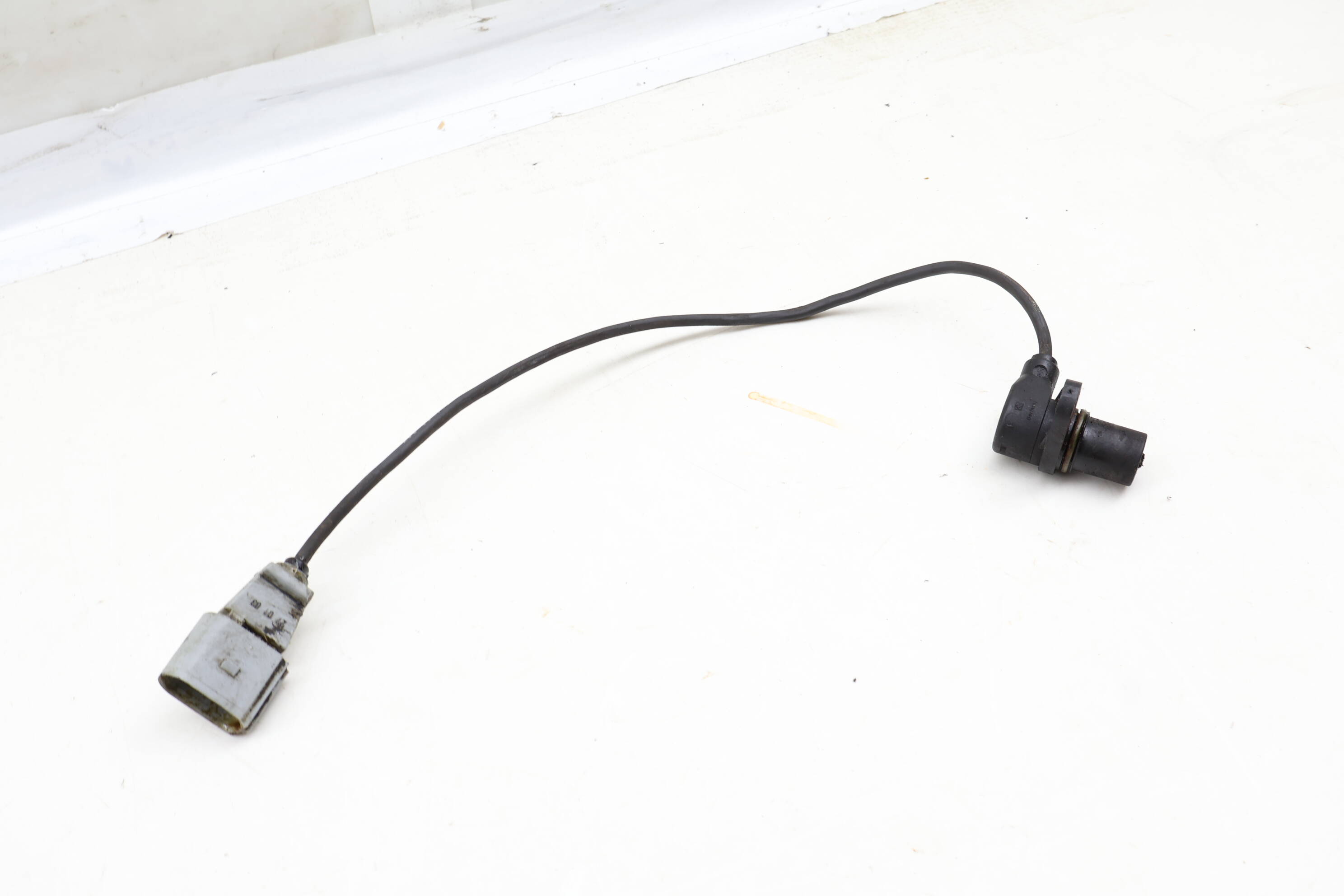 Impulse / Crankshaft Sensor 021906433E