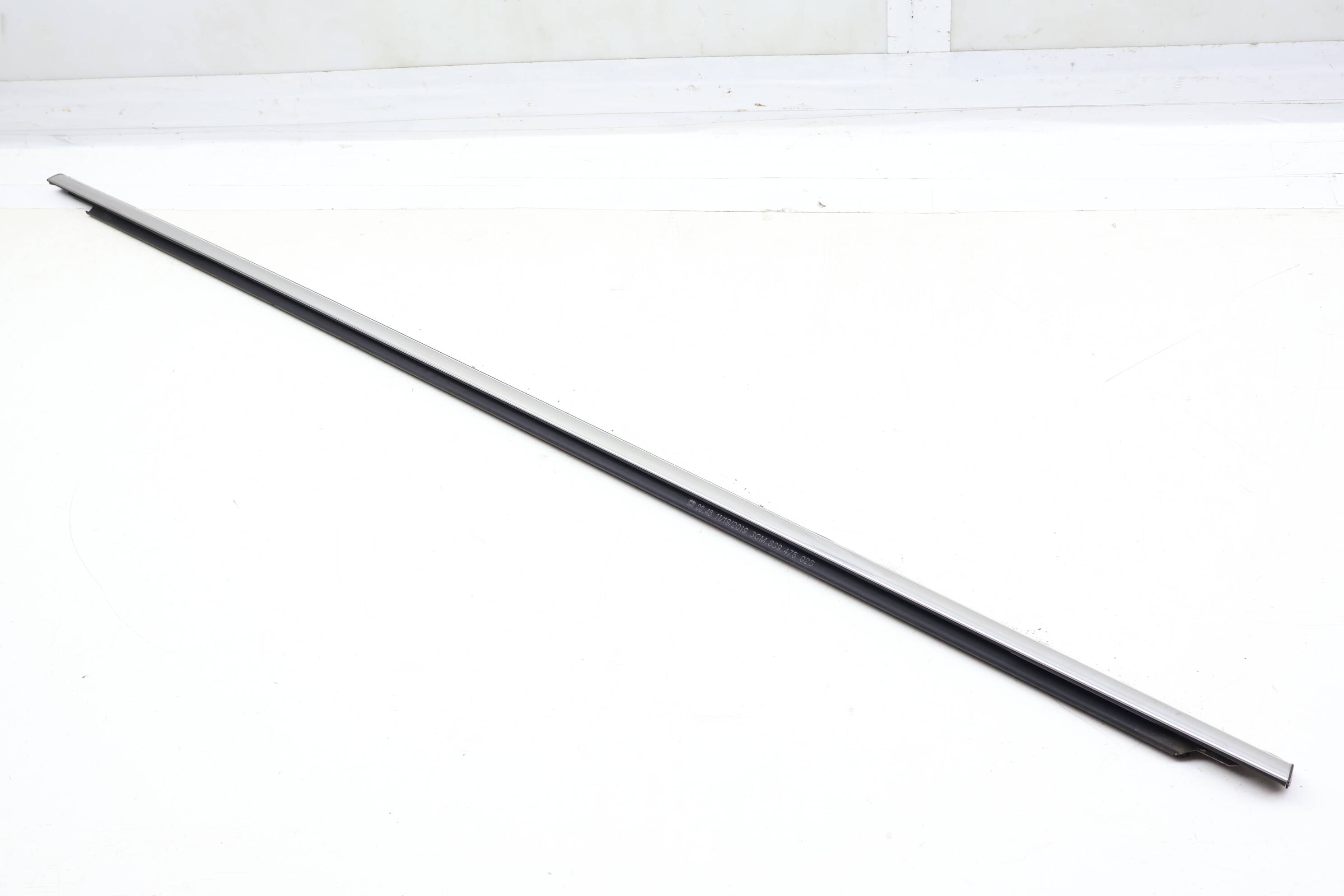 Outer Door Window Slot Seal / Trim 3CM839475