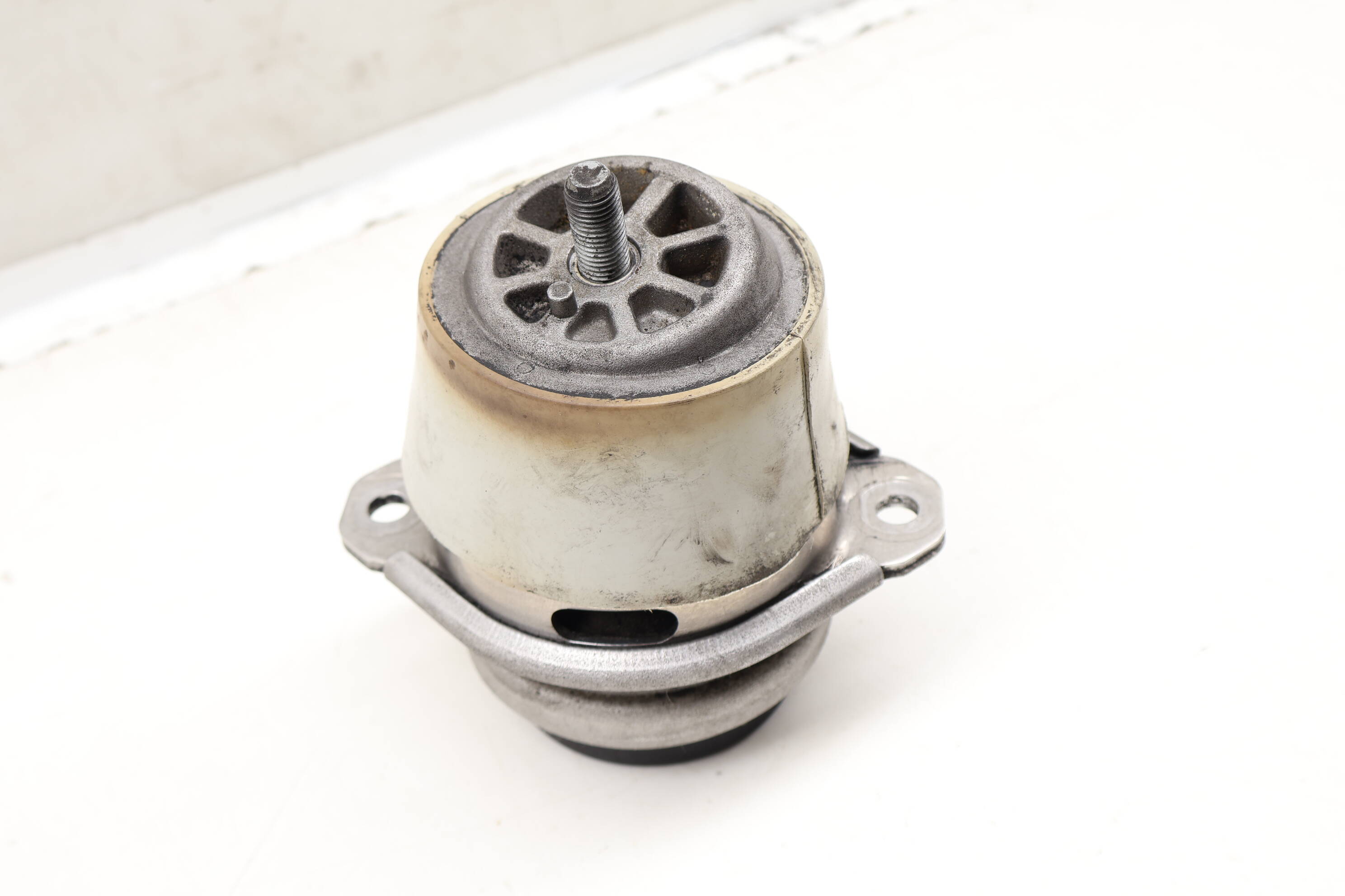 Engine / Motor Mount 7P6199131 95837504910