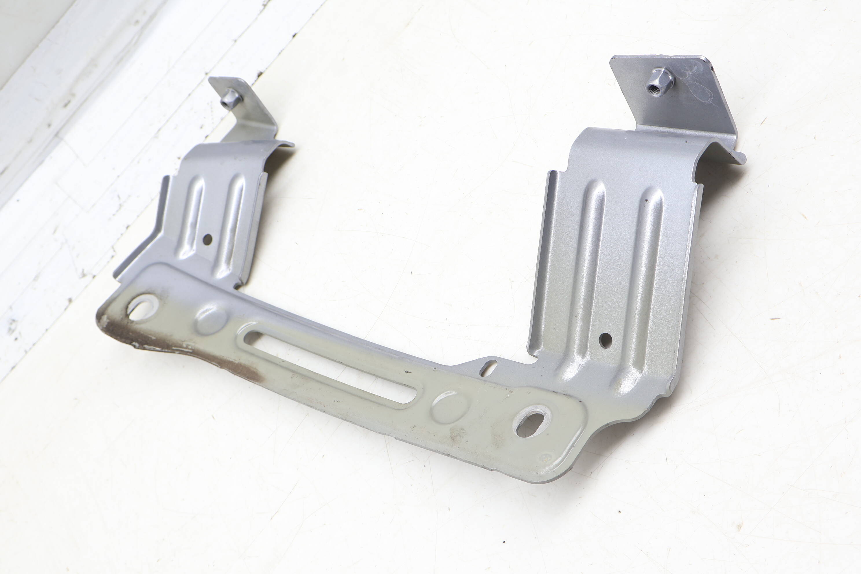 Fender Mount Bracket 4M8821432