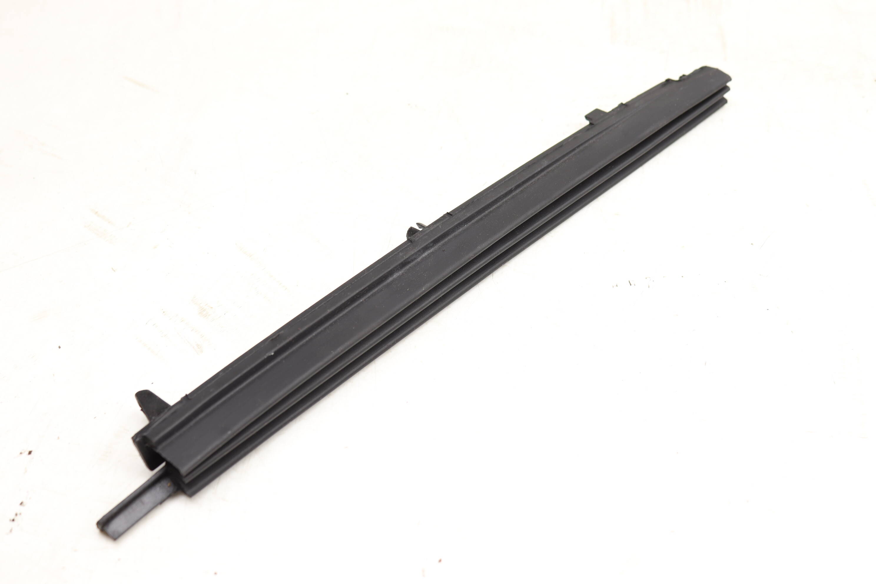 Sunroof / Sun Roof Glass Trim 8D0877781B 95556400500