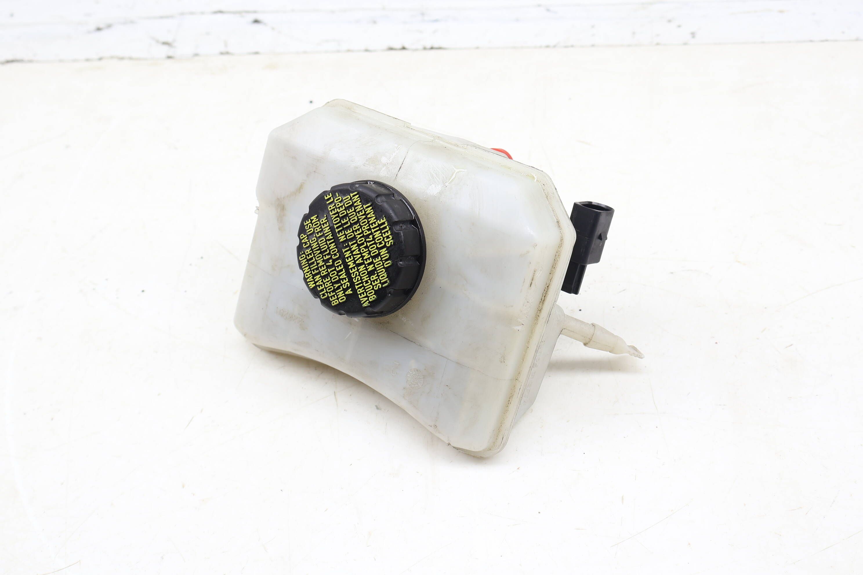 Brake Fluid Reservoir / Tank 8W0611301