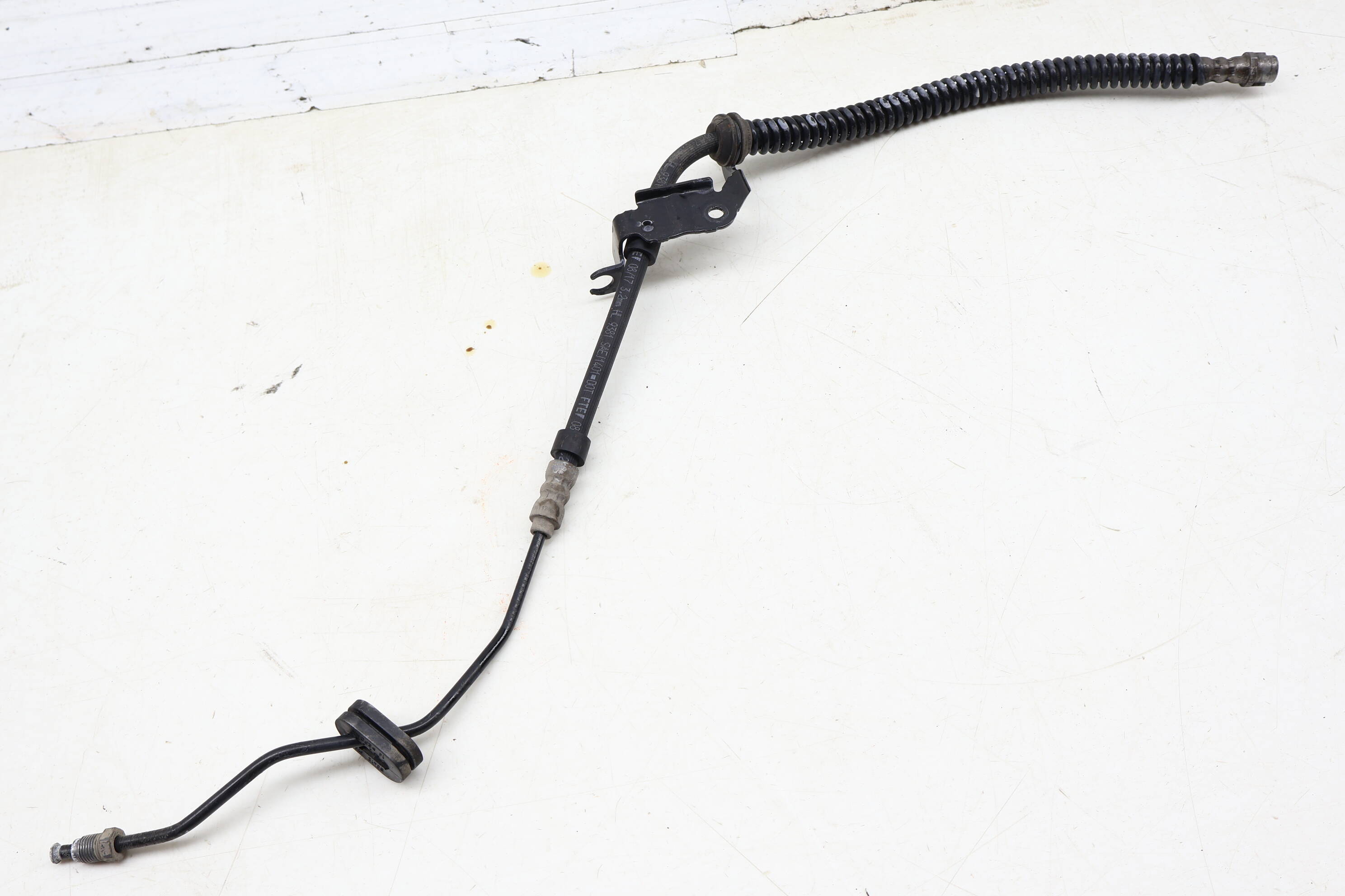 Brake Hose / Line 7P0611702B 95835558201