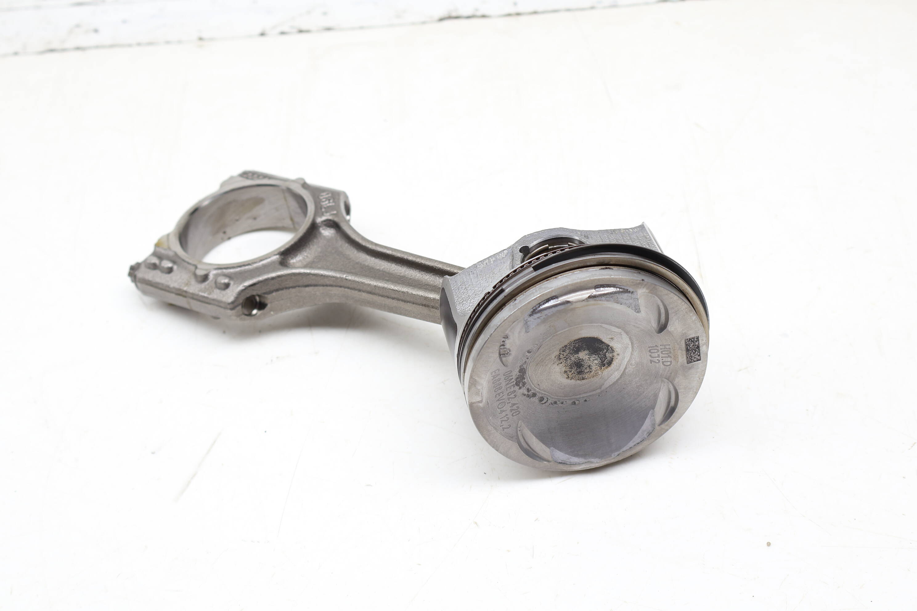 Piston W/ Connecting Rod 06H198401D