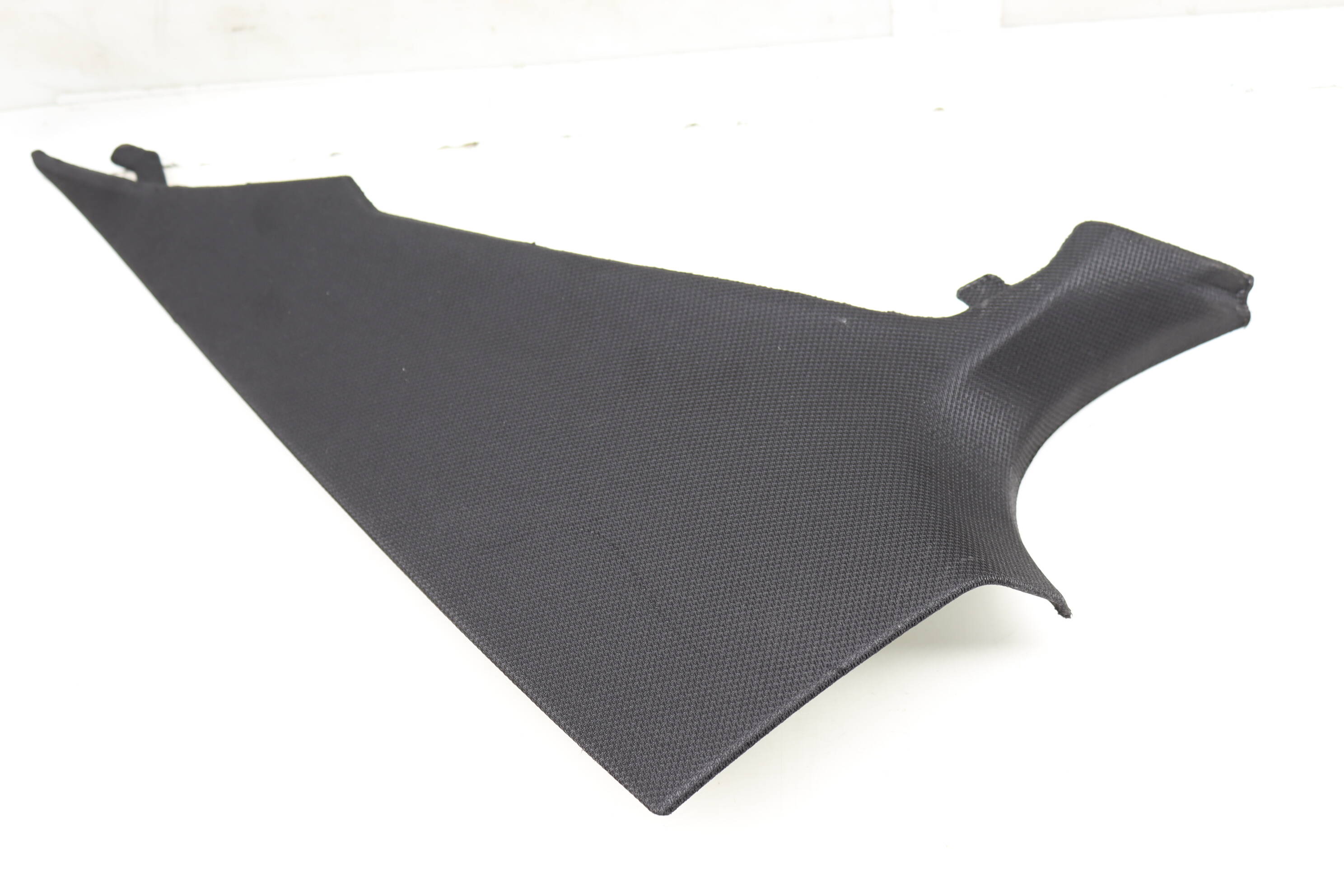 Upper C Pillar / Quarter Panel Trim 51437384534