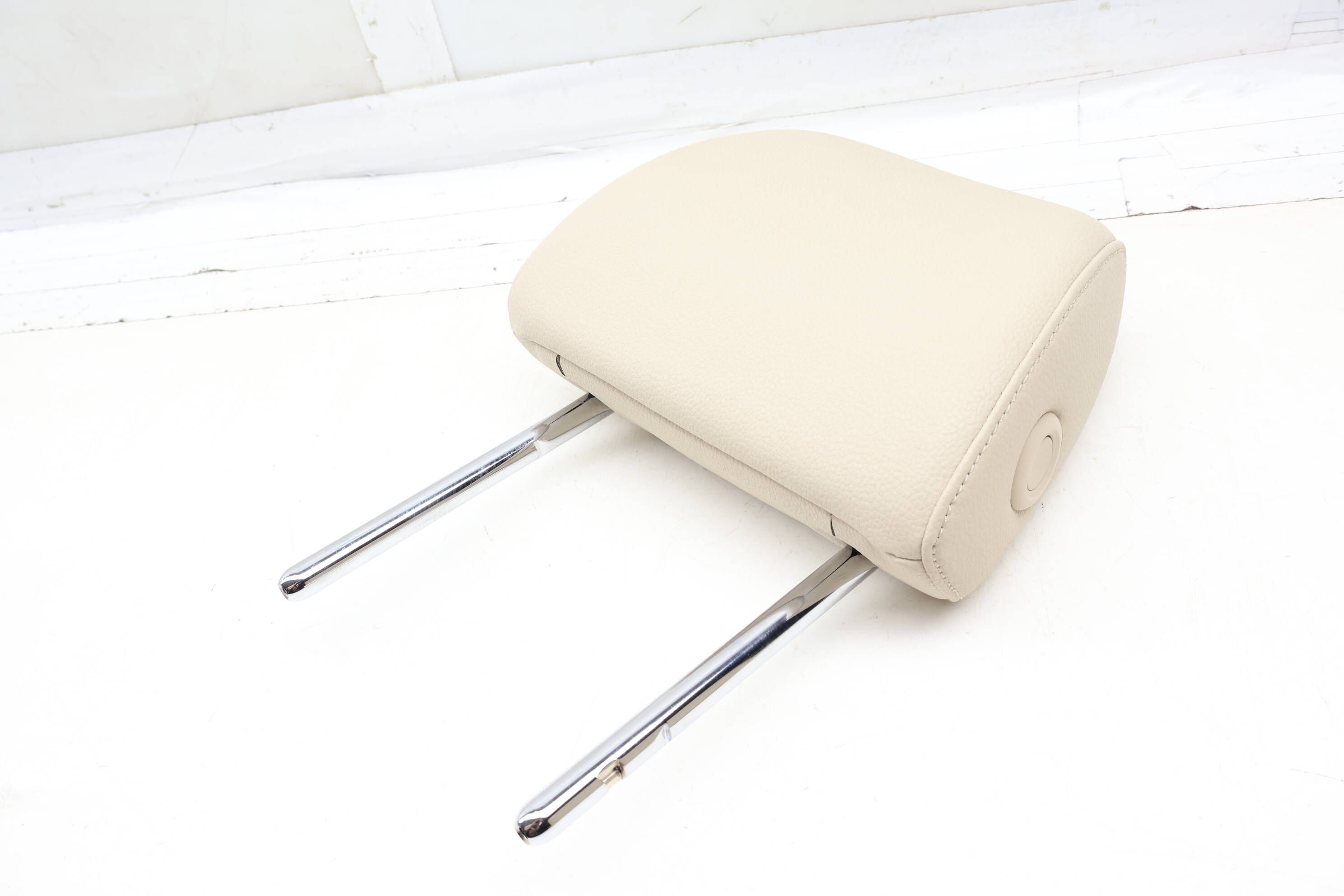 Seat Headrest / Head Rest 5N0885901P