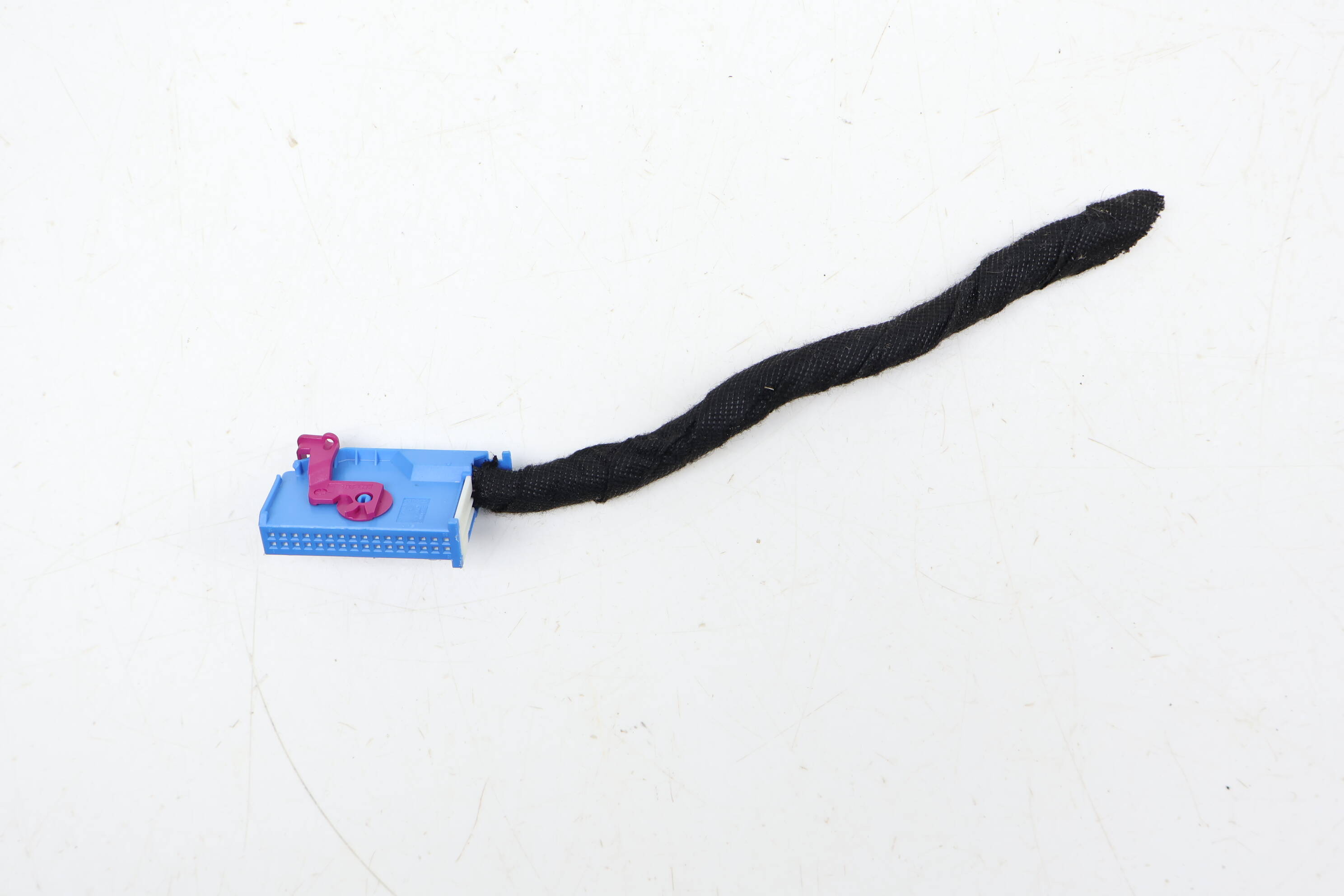 Instrument Cluster Wiring Connector / Pigtail (32-Pin) 1J0972977D