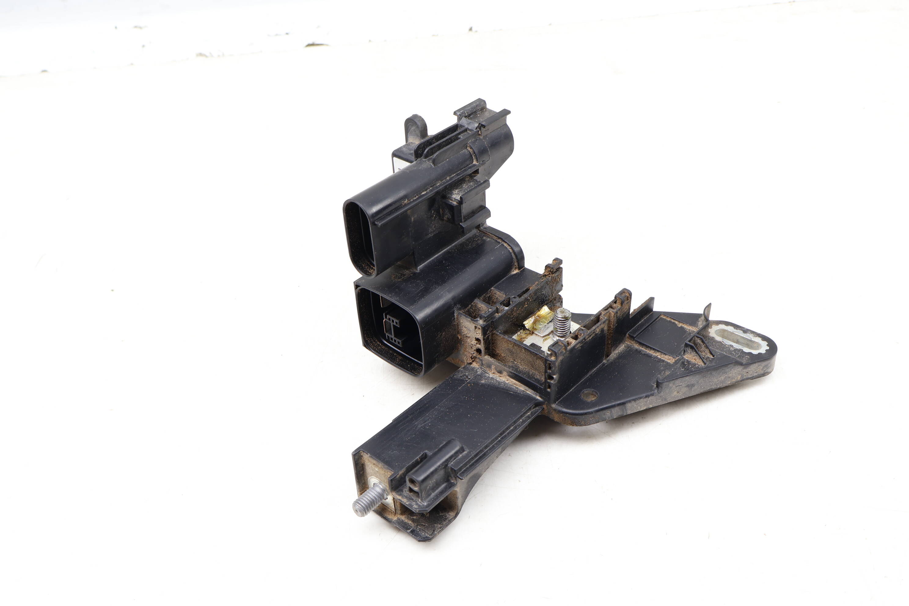 Ignition Distributor / Battery Terminal 61149356157