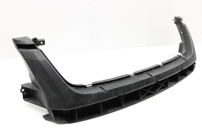 Bumper Center Guide / Bracket 7L6807699B main product photo
