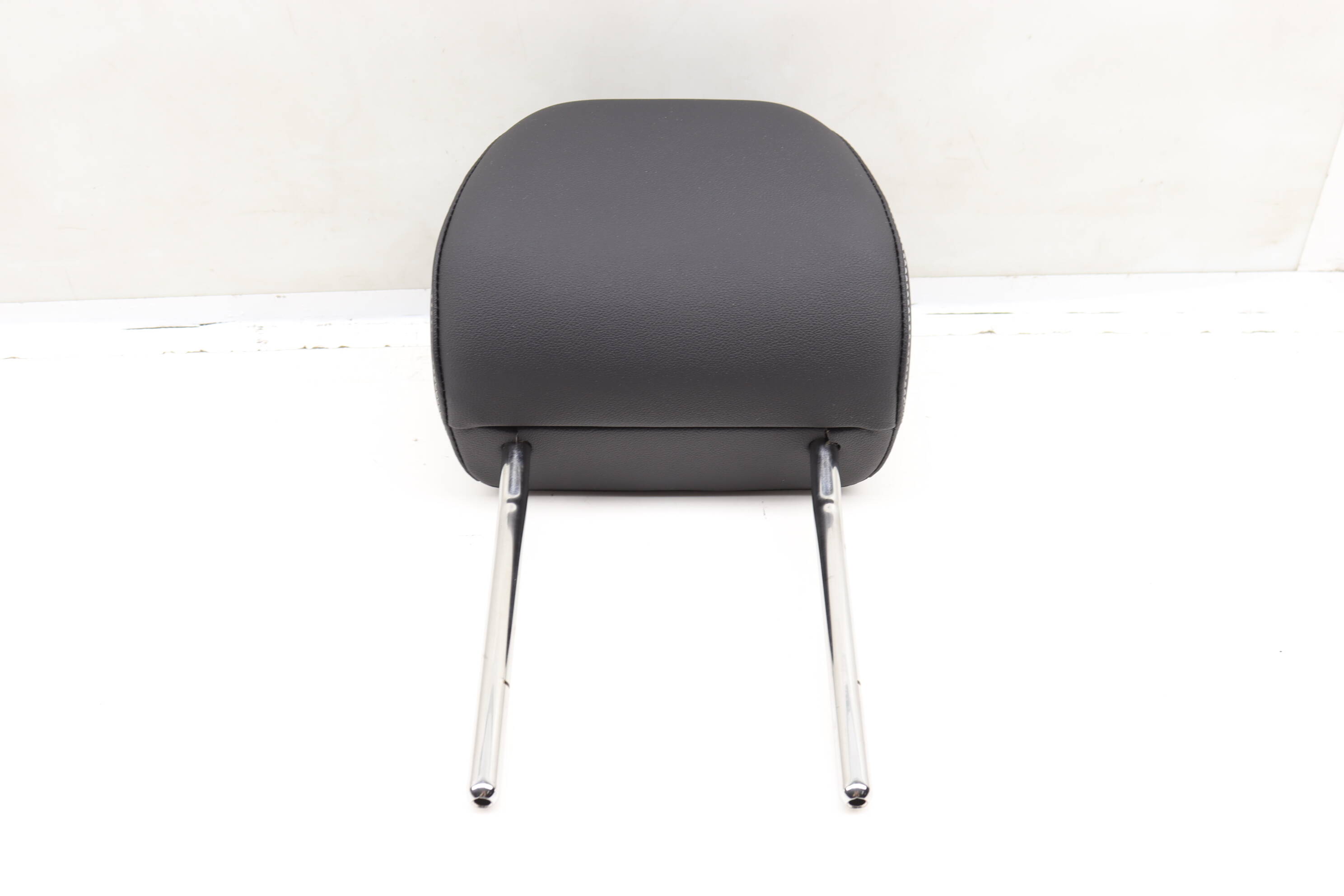 Headrest / Head Rest 2GJ881901A