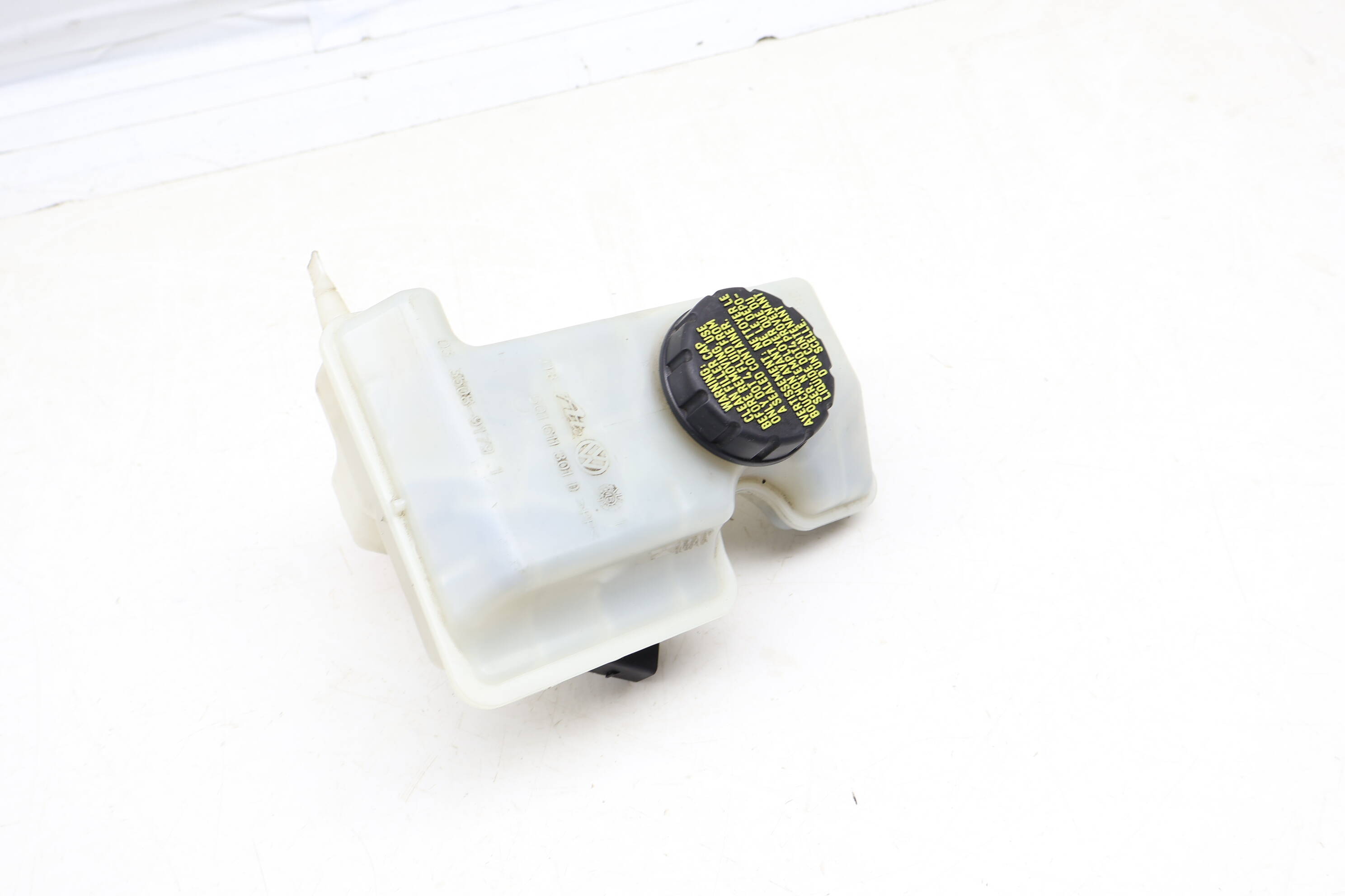 Brake Fluid Reservoir / Tank 5Q1611301D