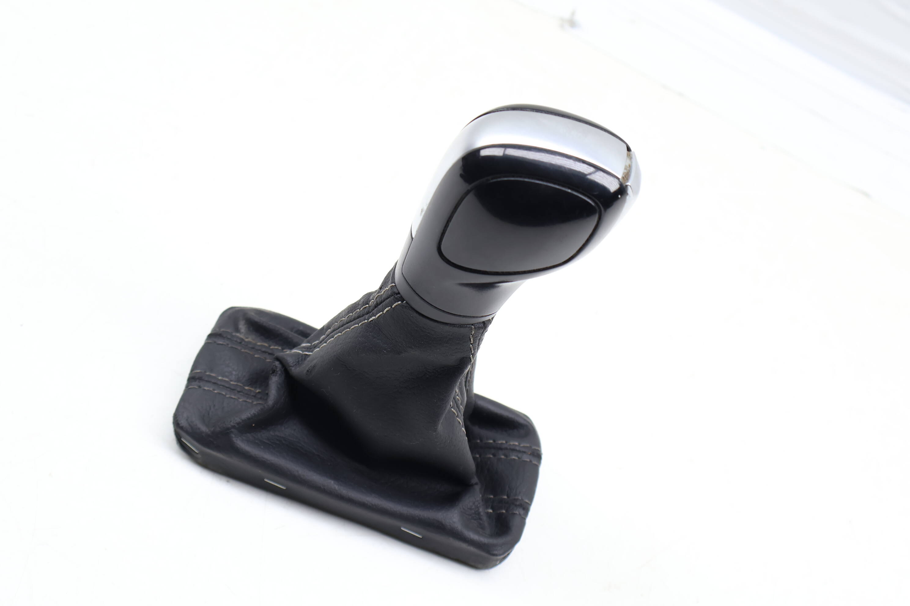 Automatic Shifter Knob W/ Boot 3CN713123