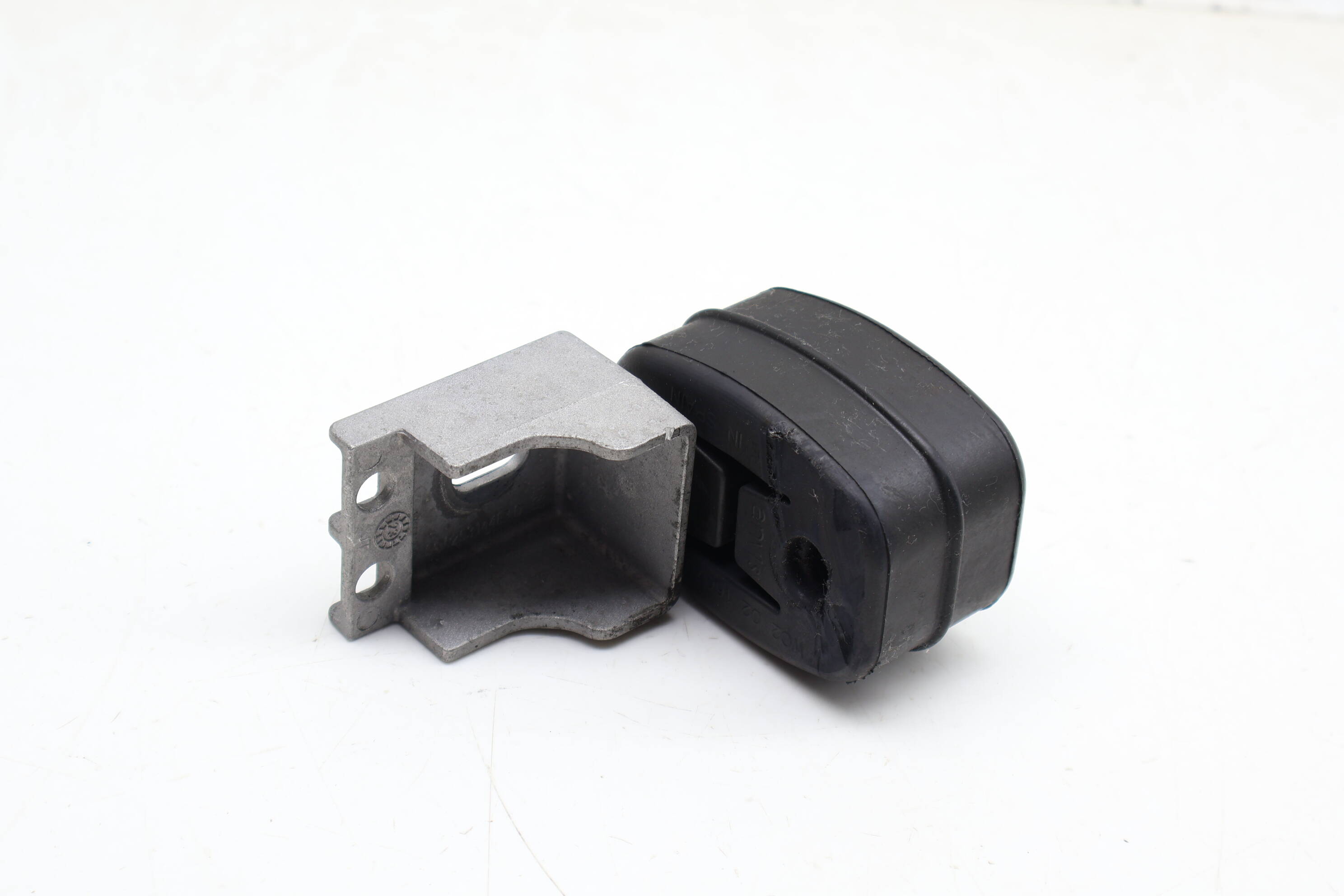 Exhaust Hanger / Mount / Bracket 5Q0253144E
