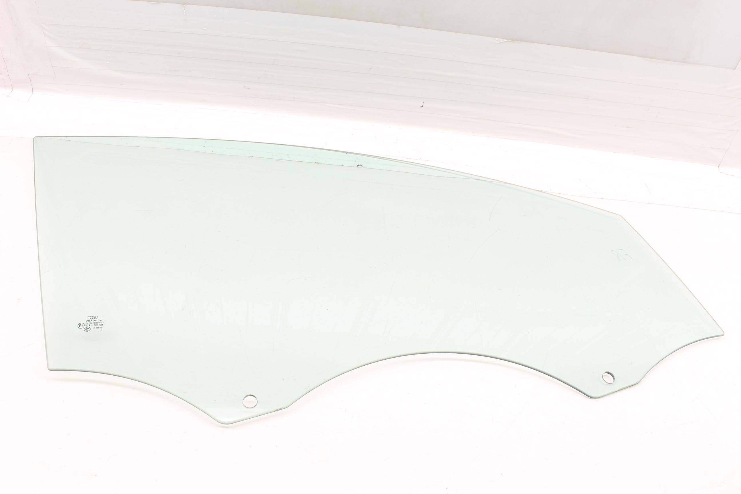 Door&#x20;Window&#x20;Glass&#x20;4L0845202A