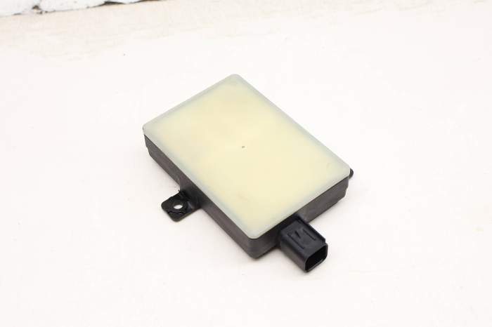 Blind Spot Detection Sensor / Module J9C314F152AJ main product photo