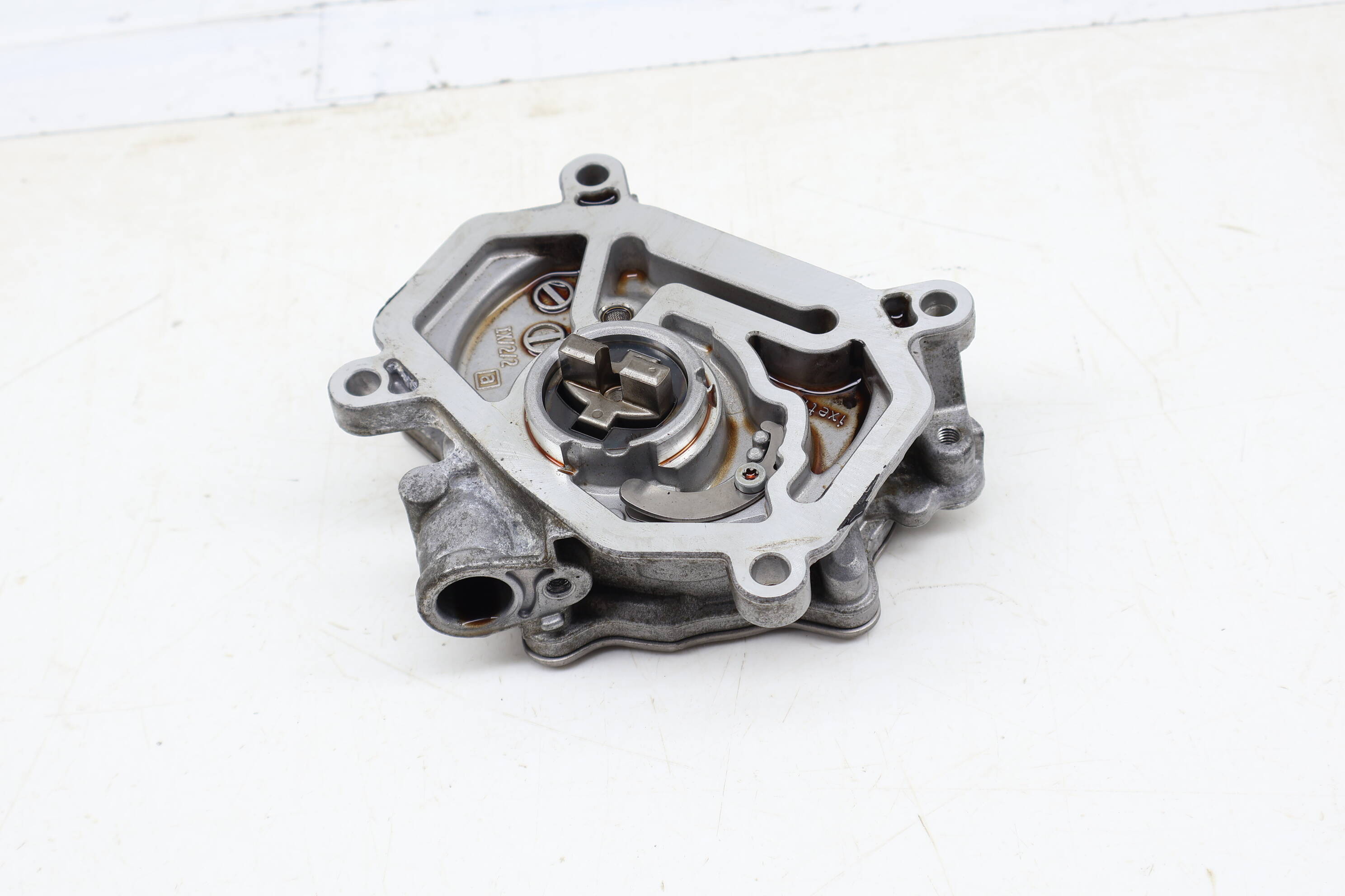 Engine Vacuum Pump 2641800000