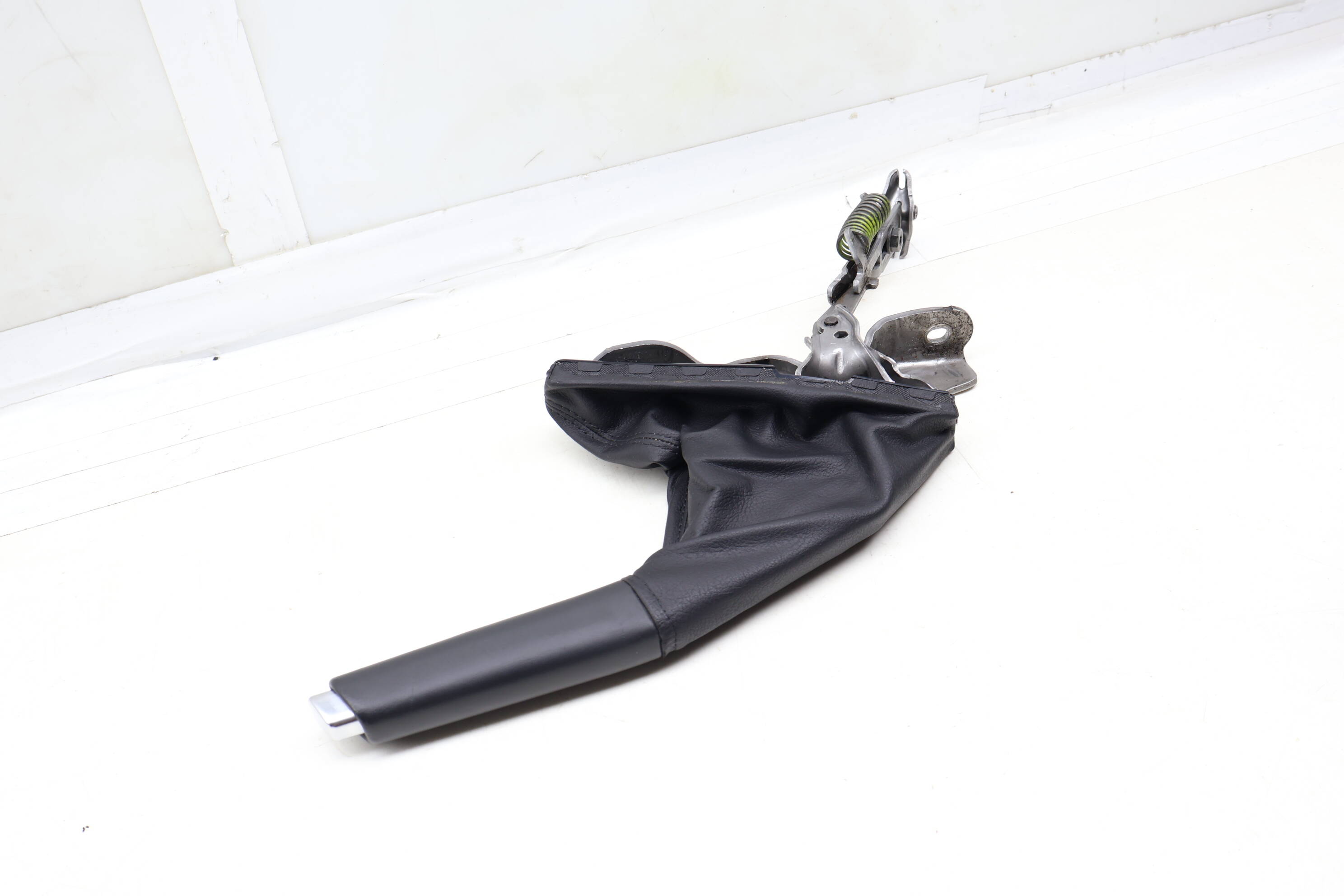 Emergency / Parking Brake Lever Assembly 561711303AF