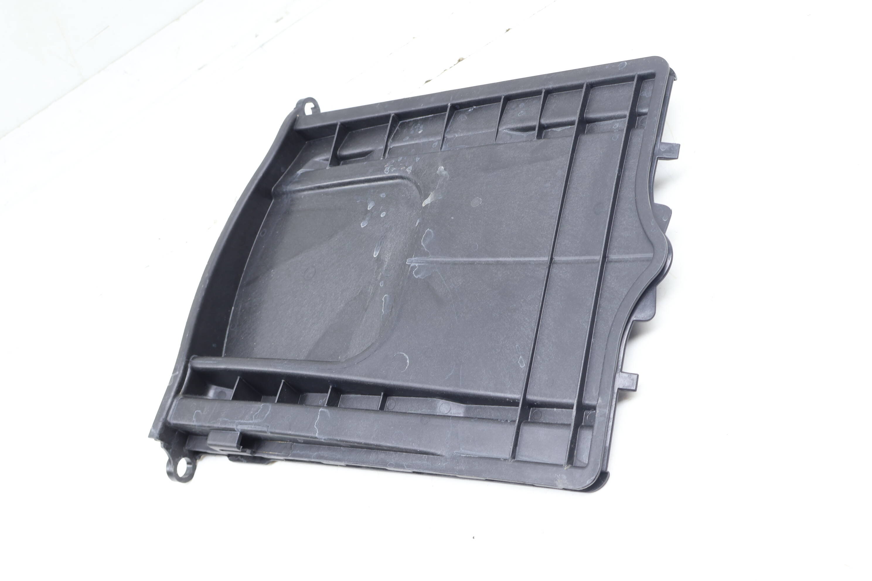Engine Air Filter Box / Filter Housing (Lower Side Cover) 95B129607B