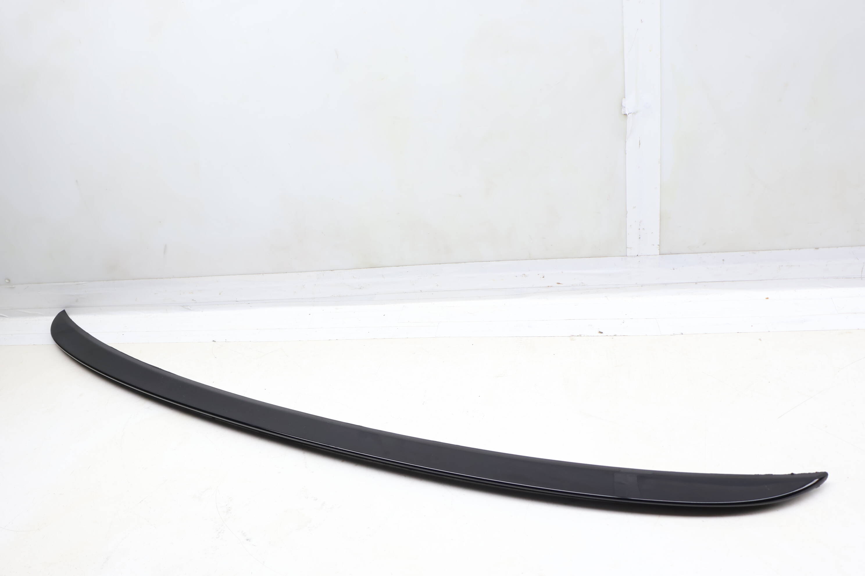 Hatch / Trunk Lid Spoiler 561827933A