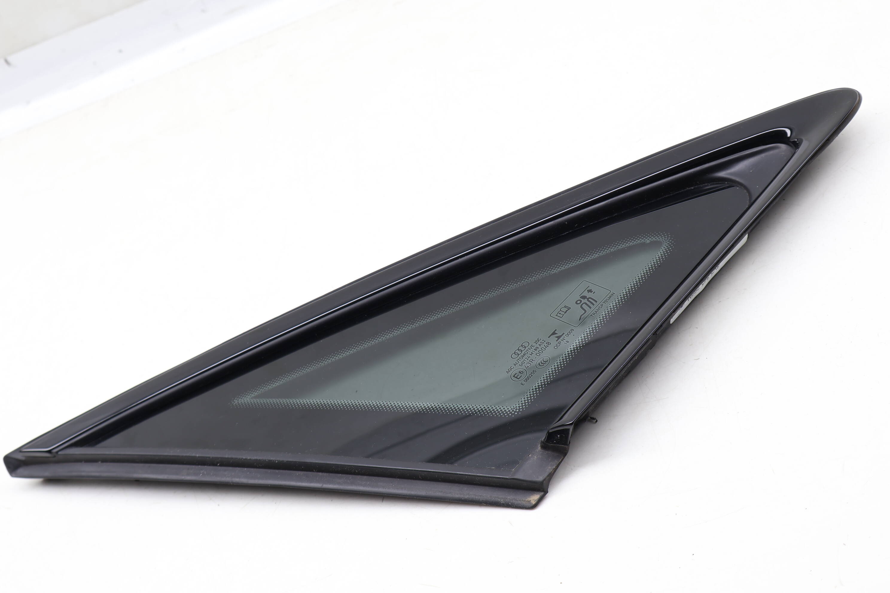 Side Quarter Window Glass 8V5845297M
