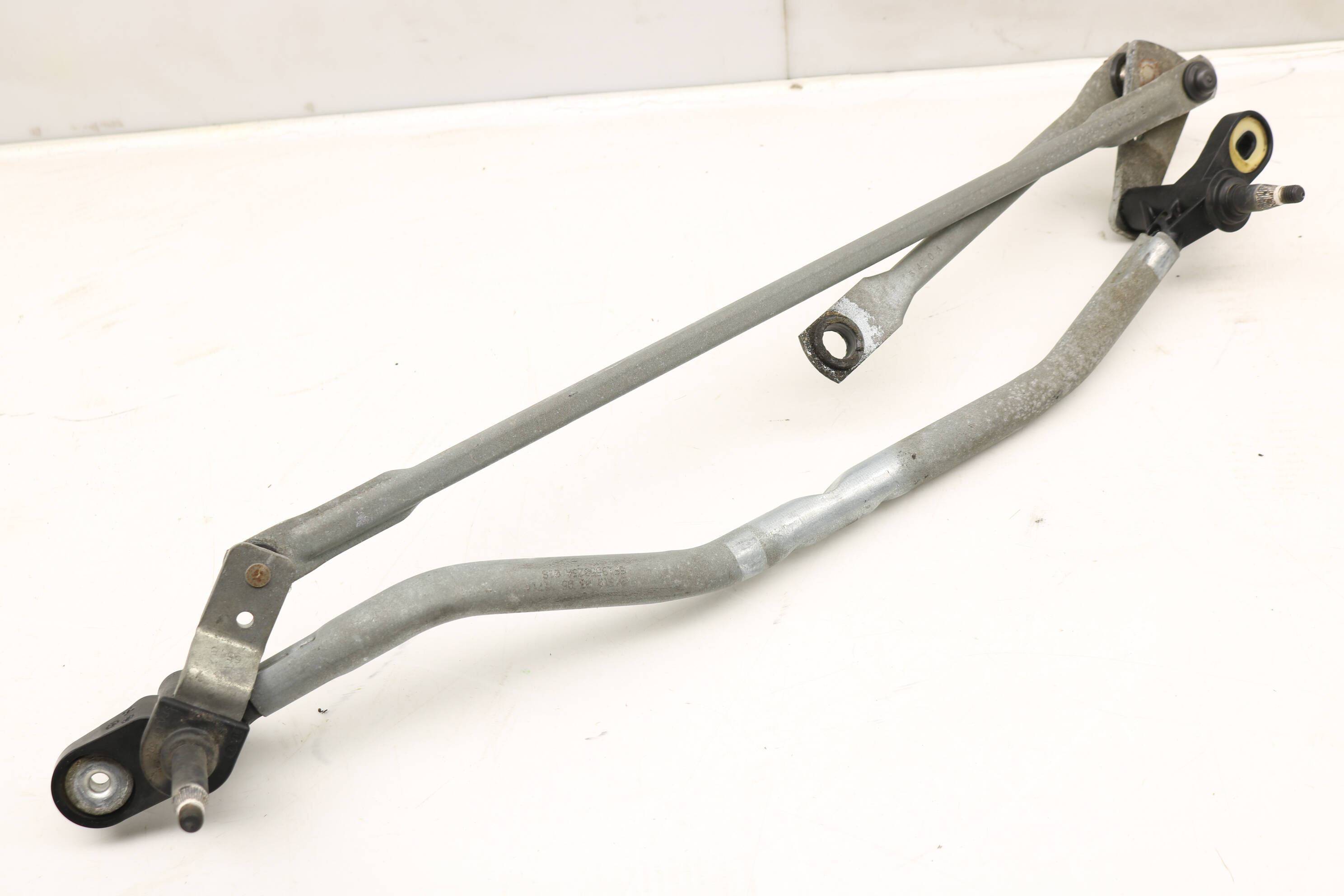 Windshield Wiper Transmission / Bracket 8F1955023A