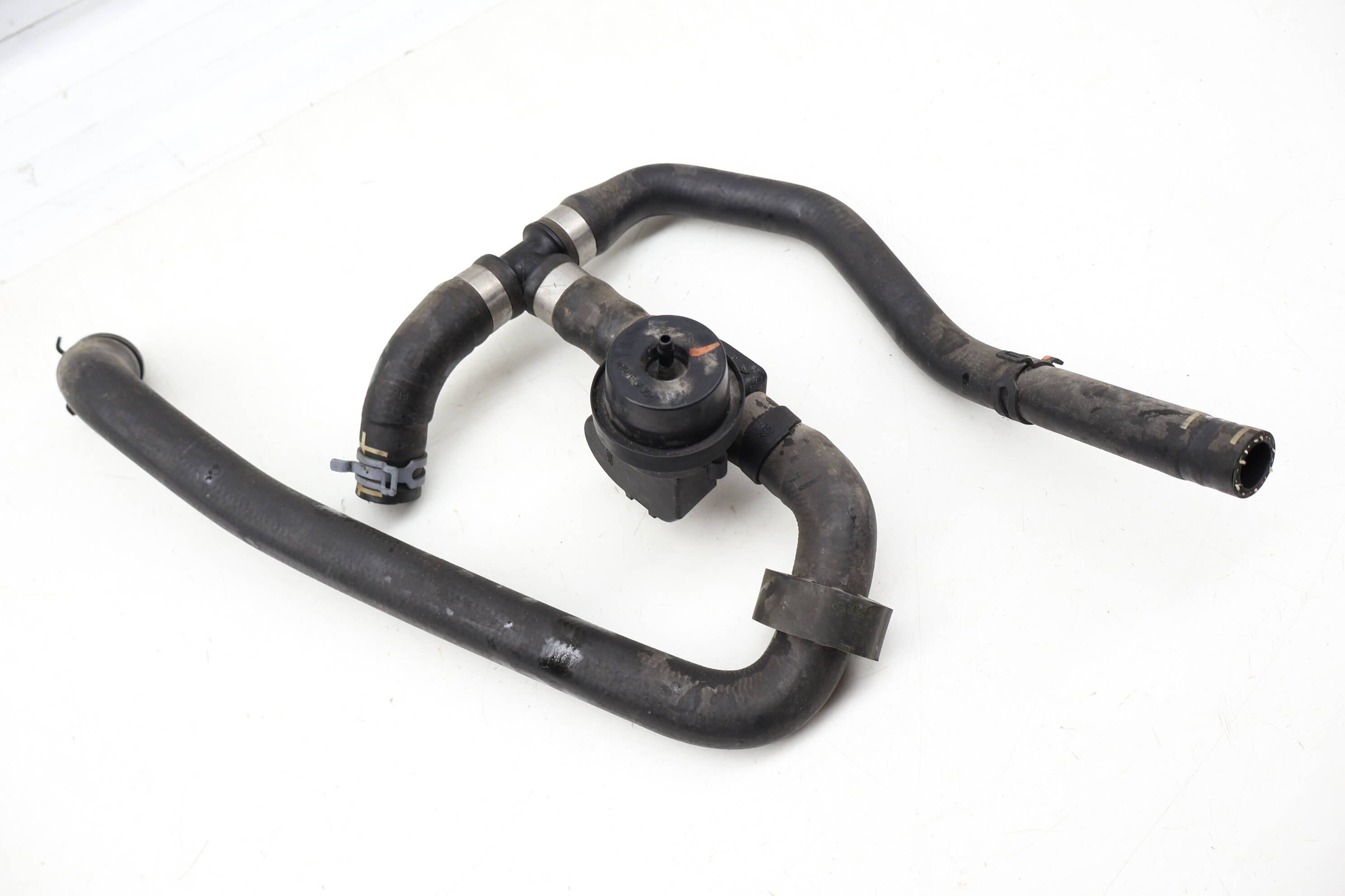 Coolant Hose / Line W/ Valve 7P0122049H 95810655020