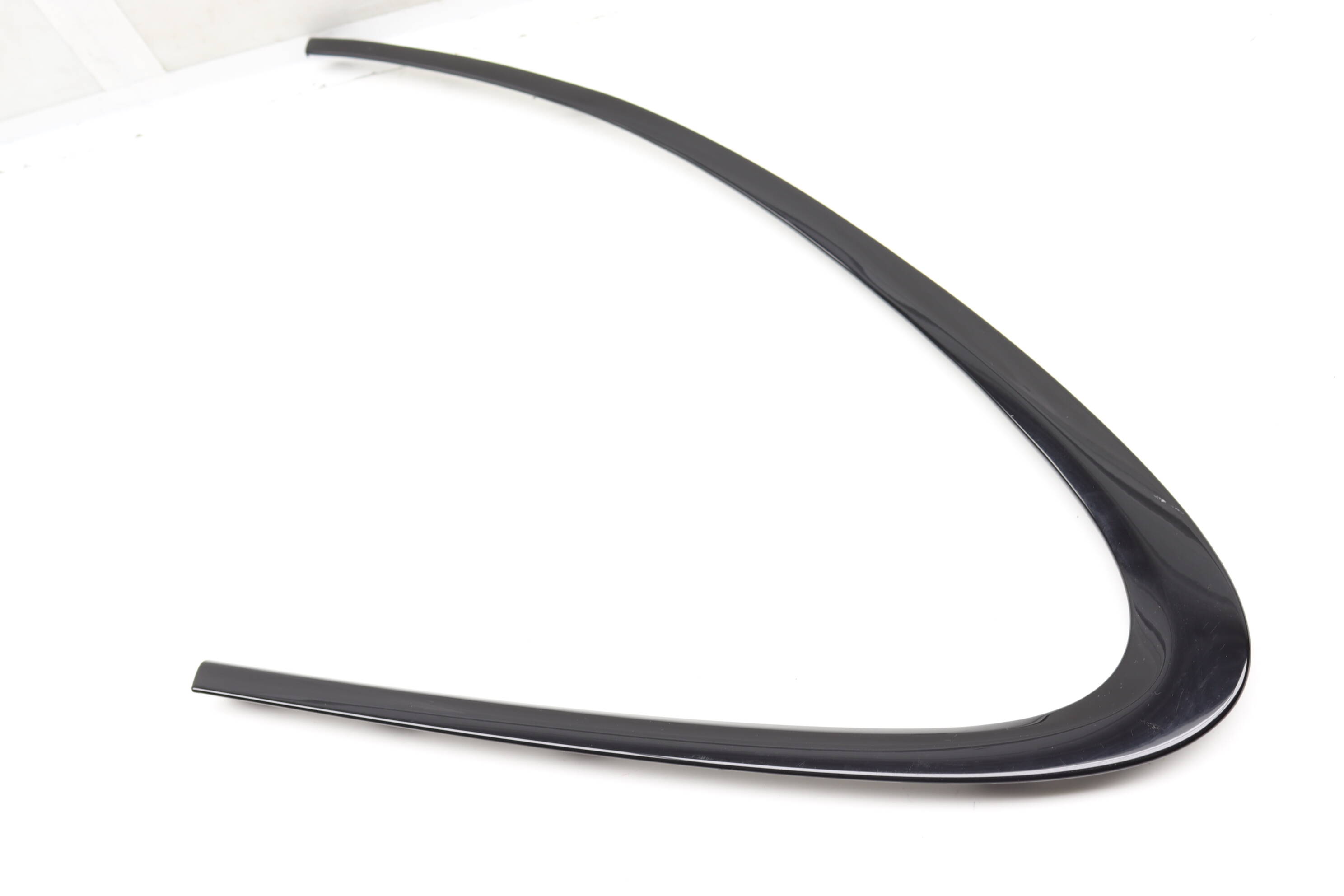 Quarter Window Glass Trim / Molding 7P5853995E 95855999501