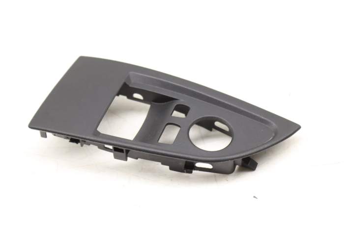 Door Master Window Stich Trim / Bezel 51417317569 main product photo