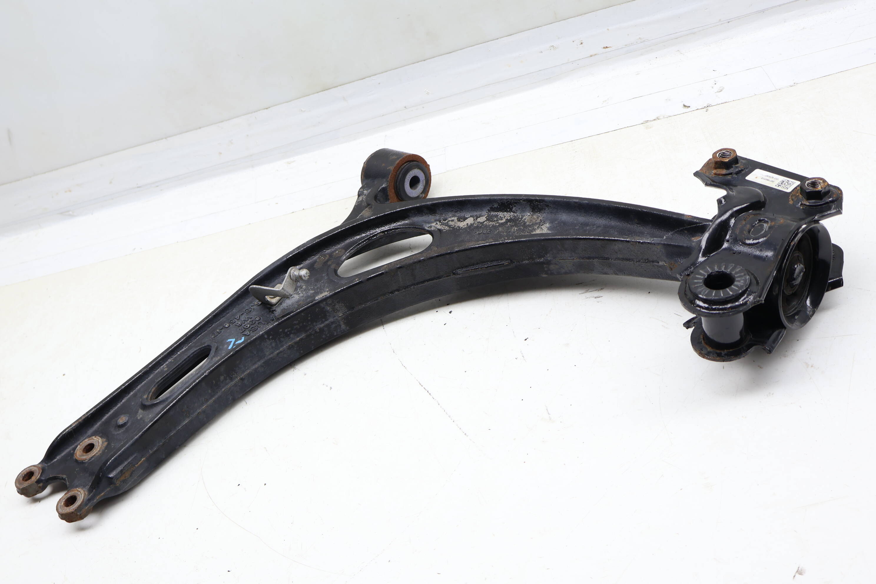 Lower Control Arm 3QF407153B