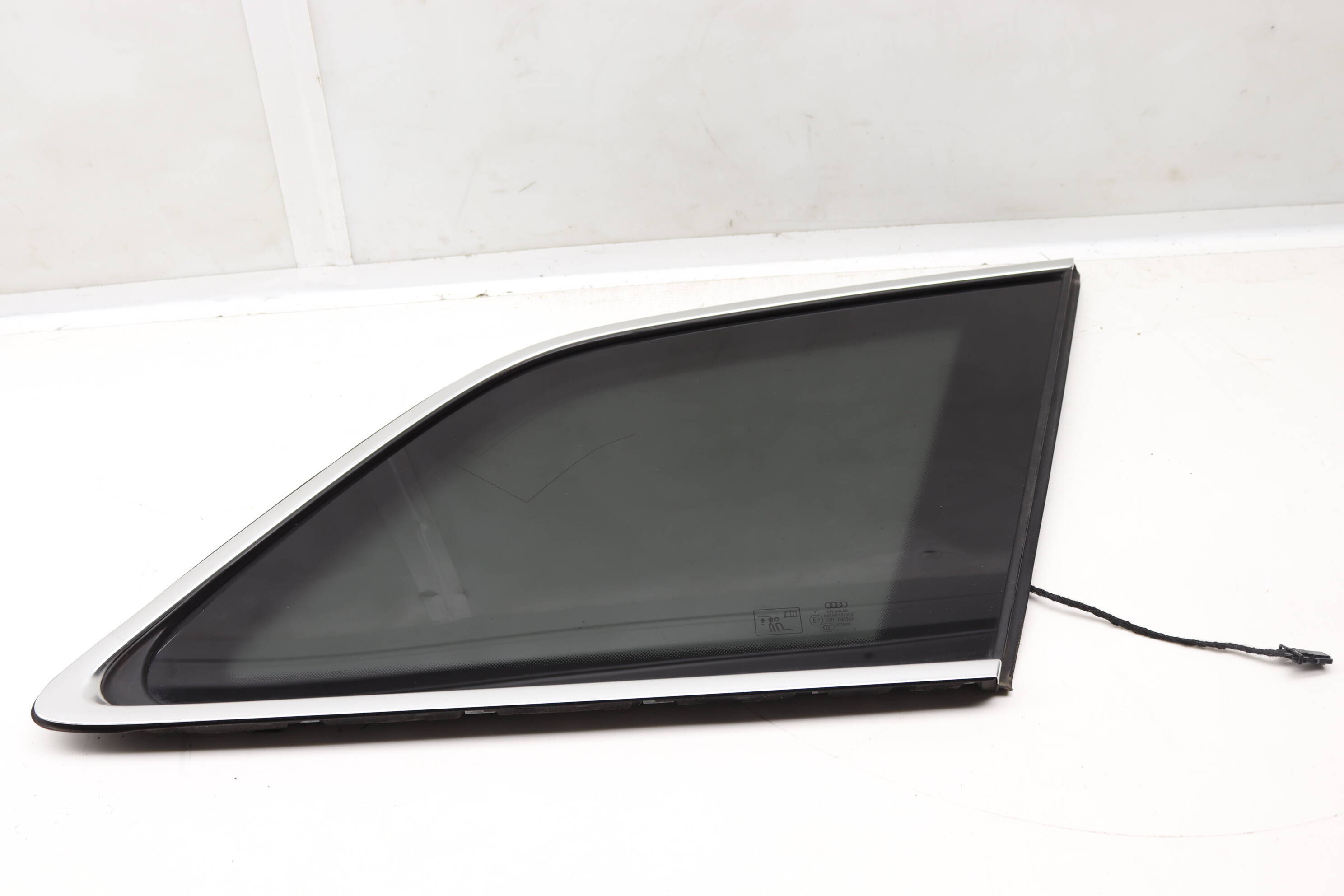 Side Quarter Window / Glass 4M0845298C