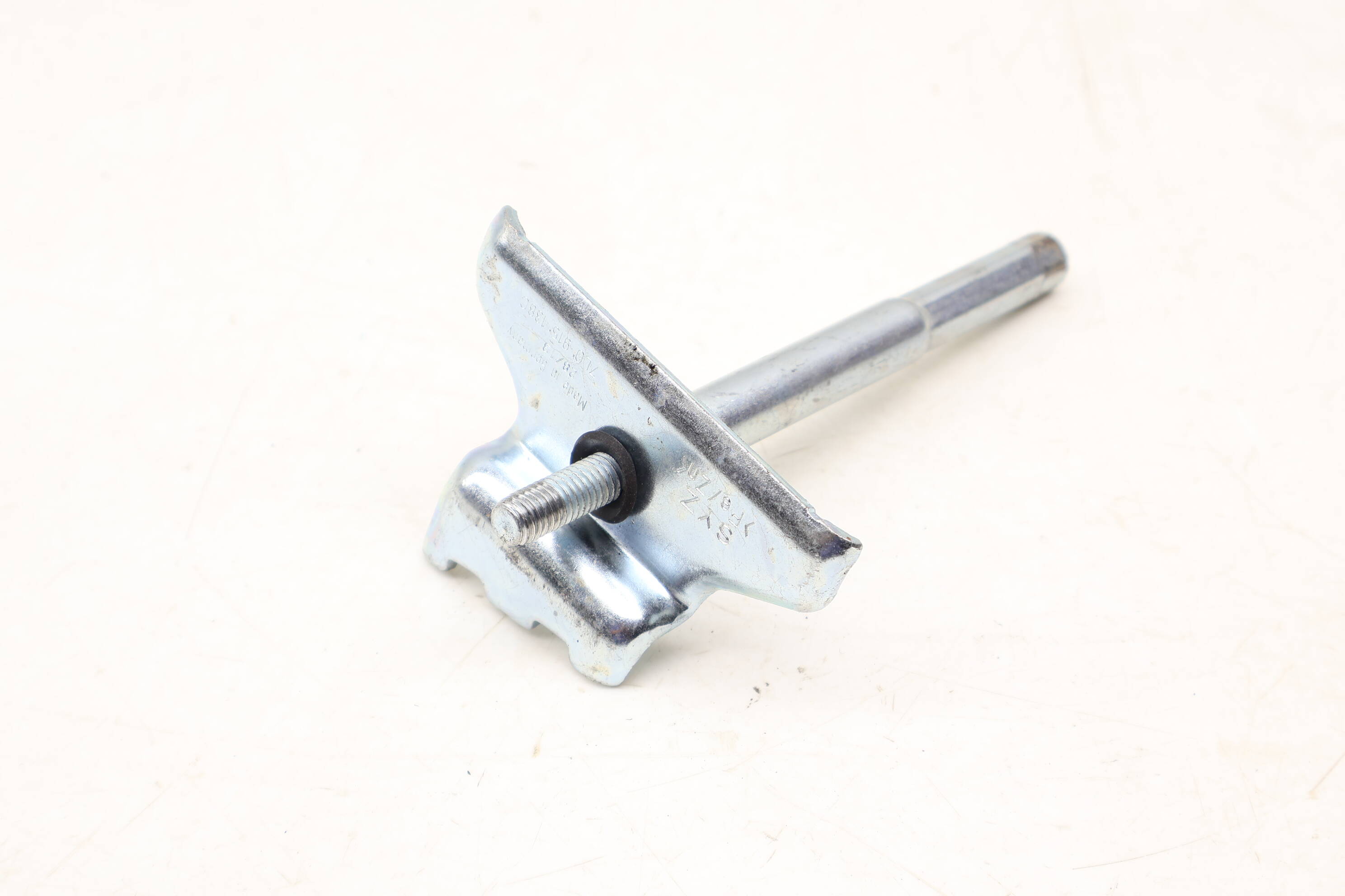 Battery Tie Down / Holder 7L0915138C 95561120902