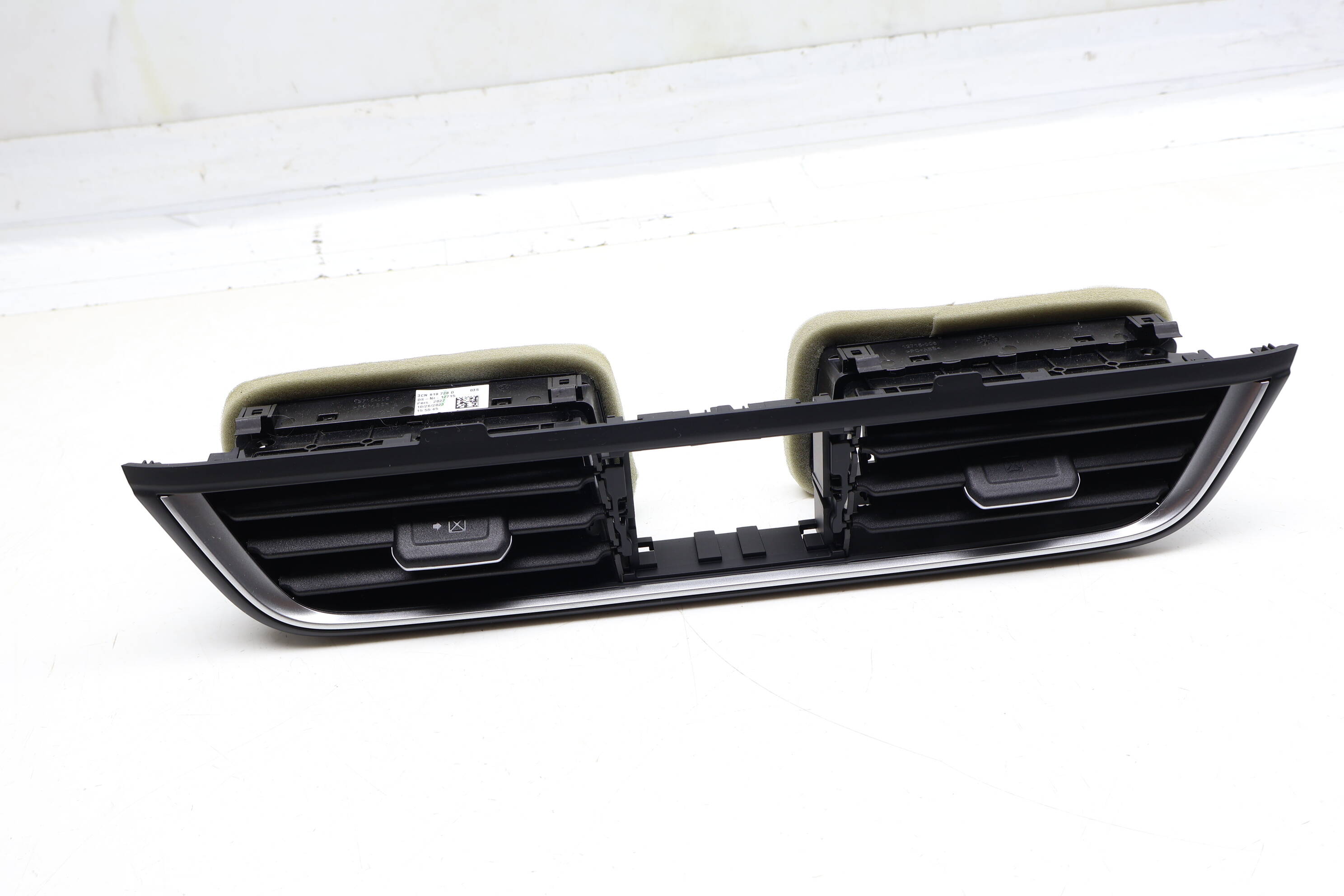 Center Dash Air Vent 3CN819728D