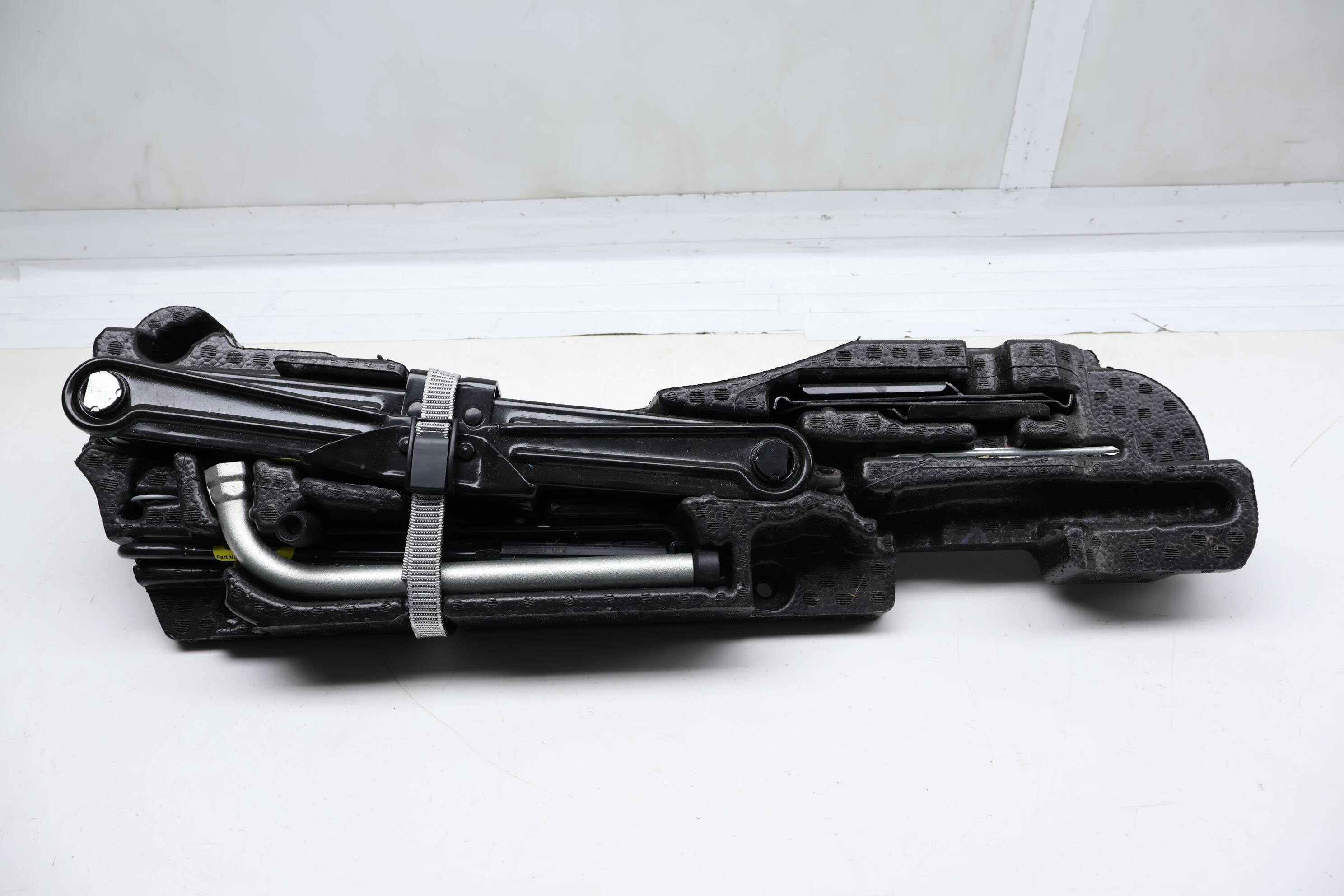 Tool Kit / Jack 3QF012115