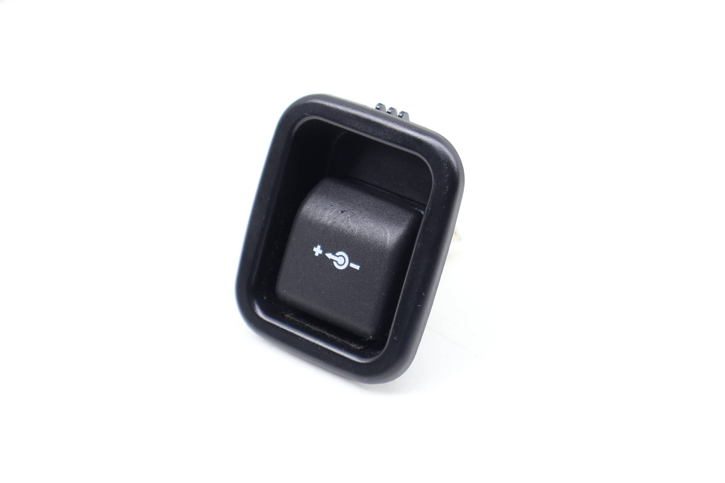Power Outlet W/ Trim 61346843098