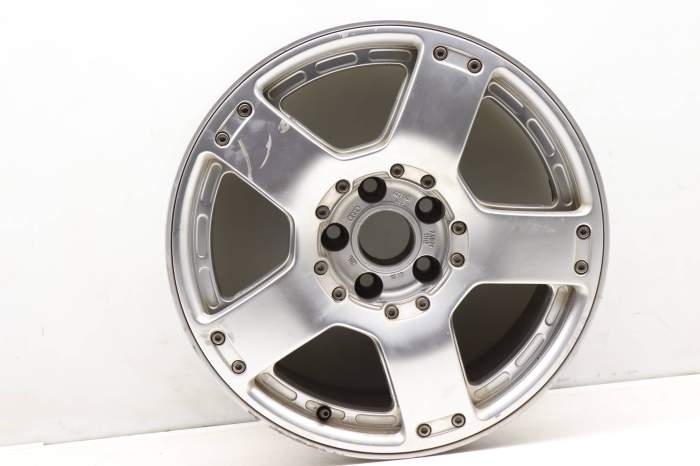 17" Inch Alloy Rim / Wheel (5-Spoke) 4Z7601025 main product photo