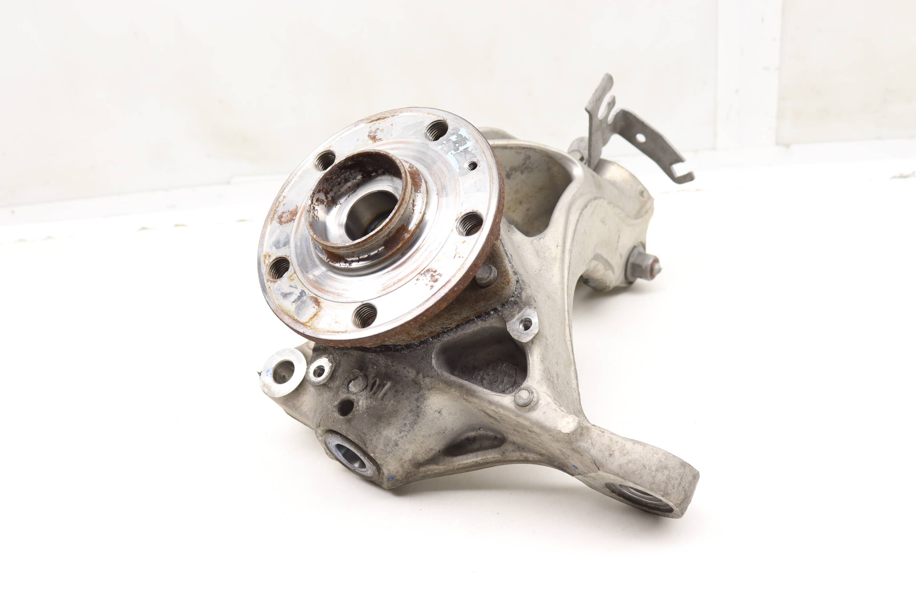 VW Front Left Spindle Knuckle W/ Wheel Bearing 5QM407257