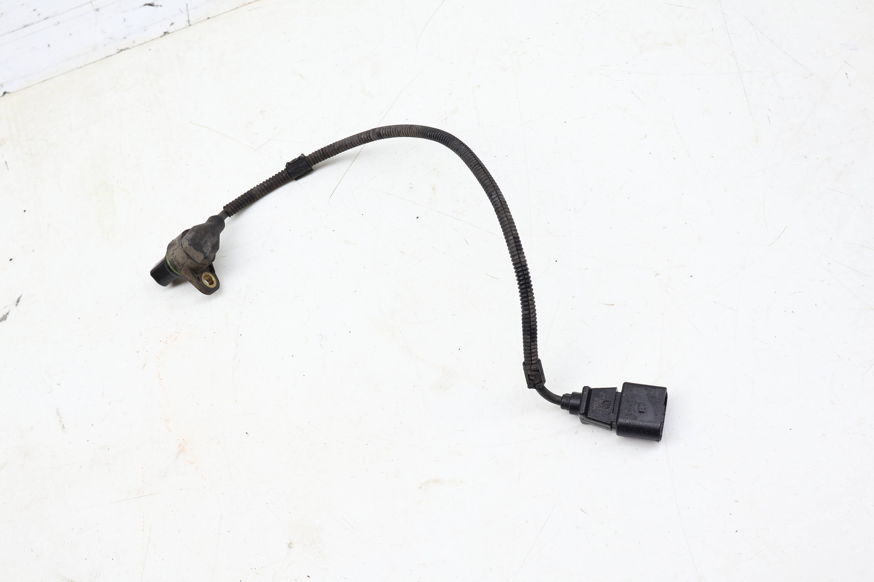 Impulse / Crankshaft Position Sensor 03H906433 95860643300