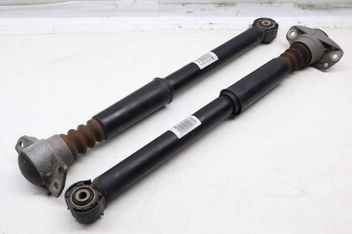 Strut / Shock Absorber Set 4G8513035A main product photo