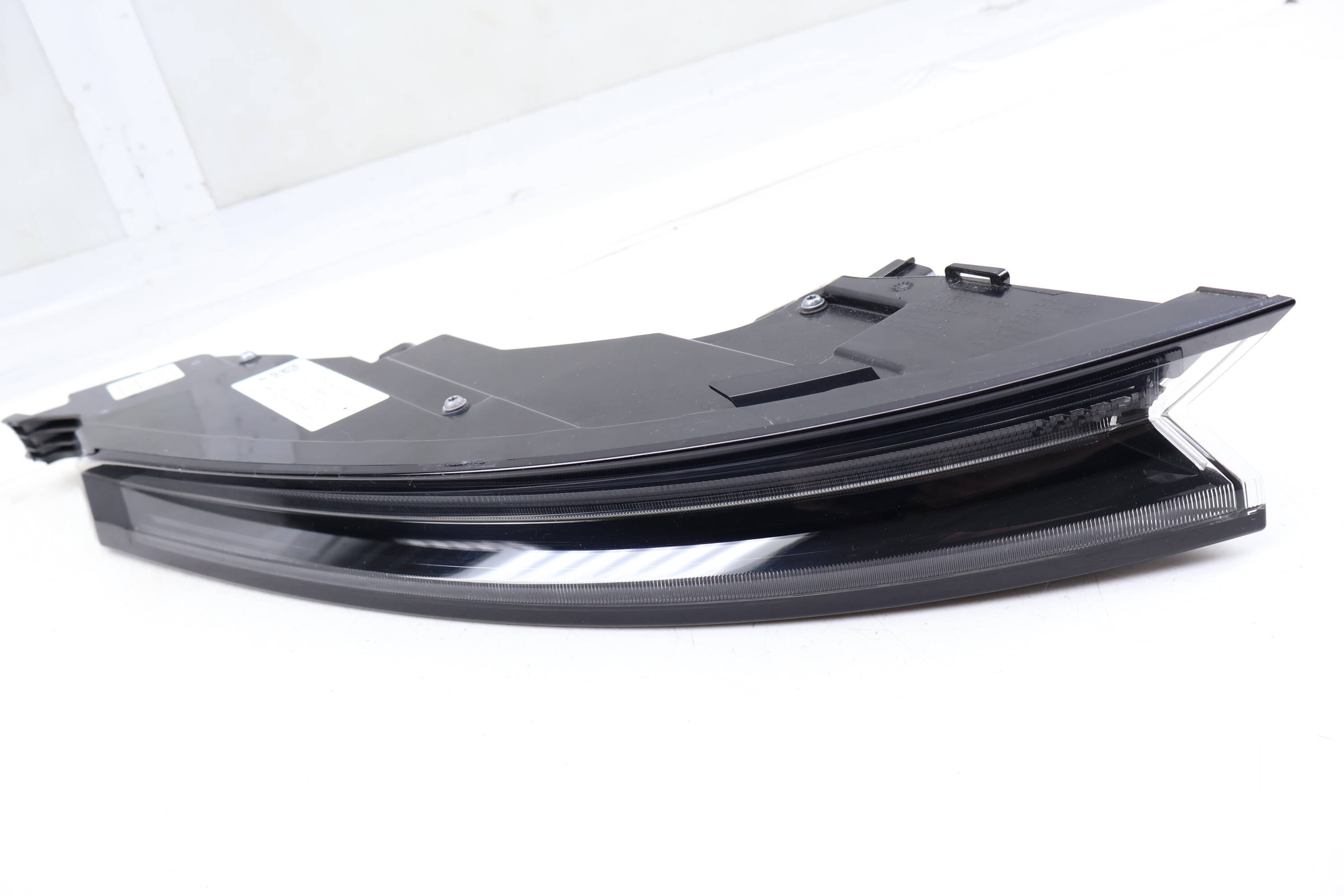 Tail Light / Lamp 9J1945208E