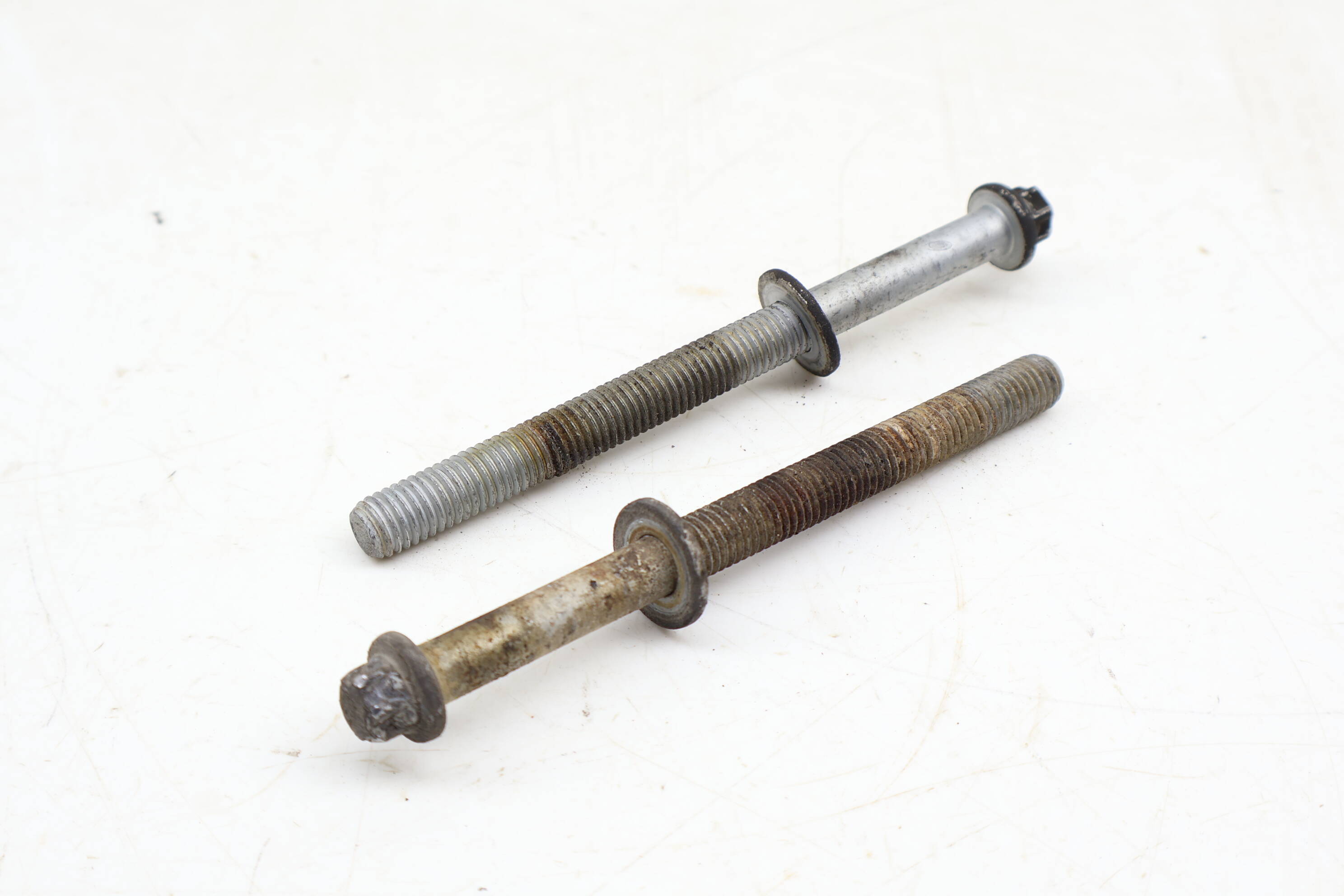 Ac Compressor Screw / Bolt Set (2) 12319908092