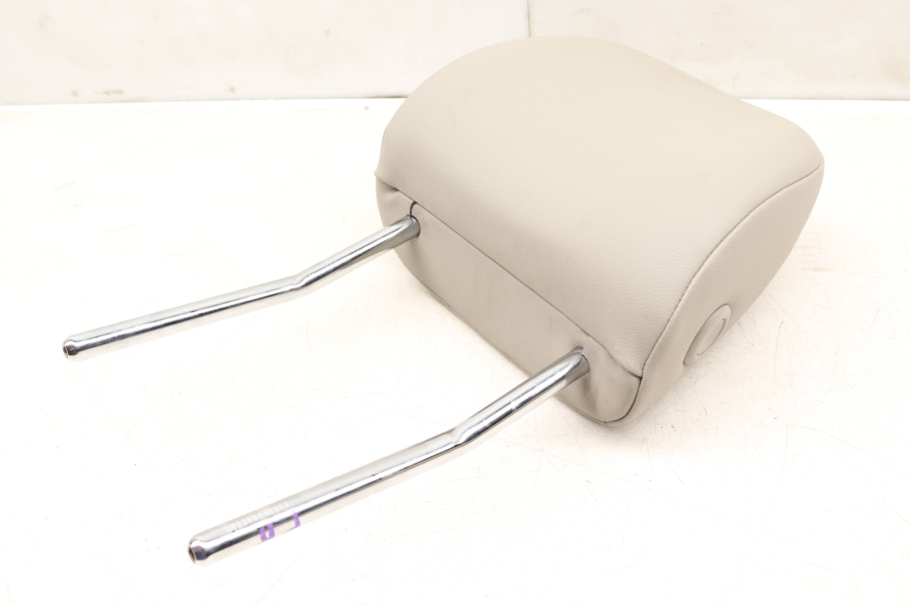 Seat Headrest / Head Rest 5GM881903C