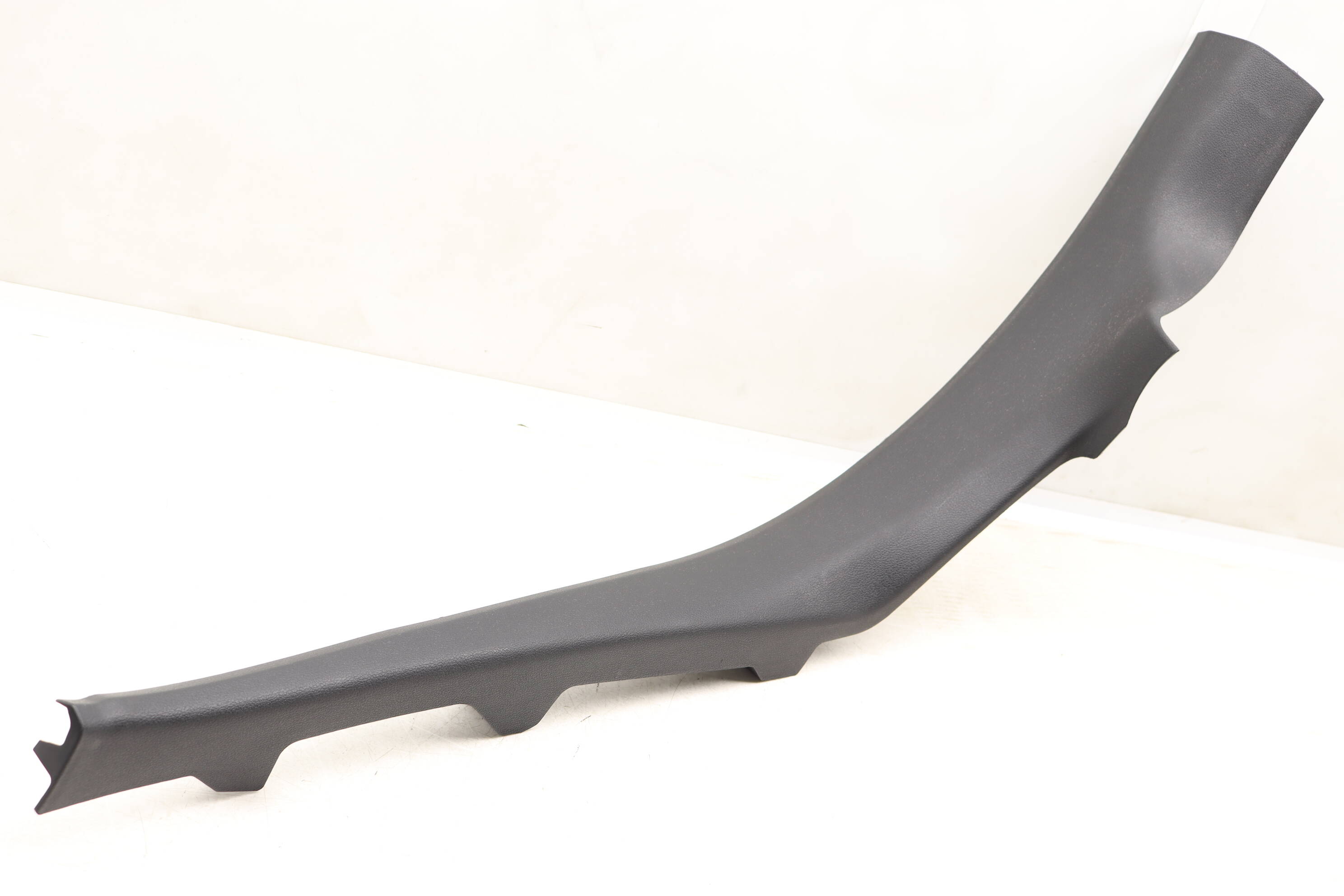 Pillar&#x20;Scuff&#x20;Plate&#x20;&#x2F;&#x20;Door&#x20;Sill&#x20;8W0867767A