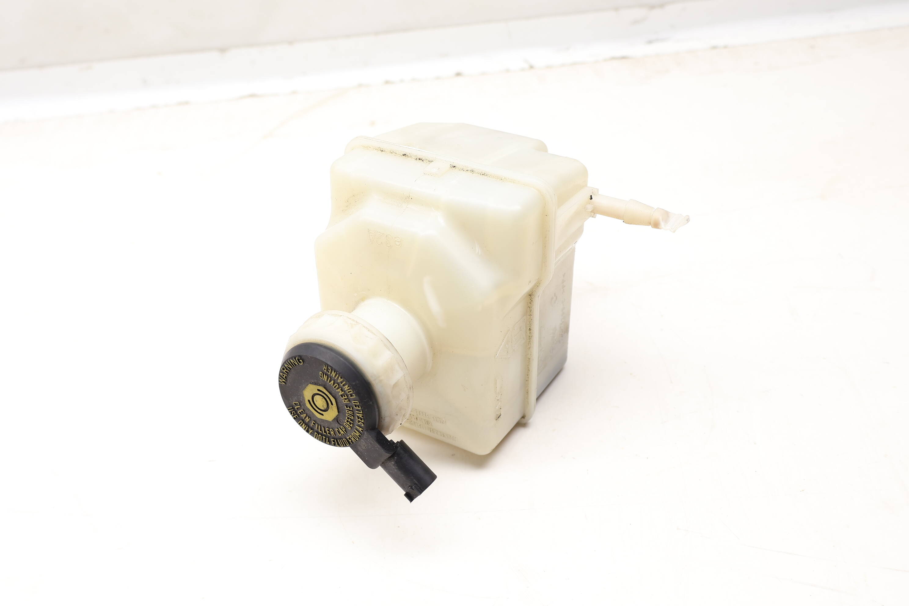 Brake Fluid Reservoir / Tank LR015518