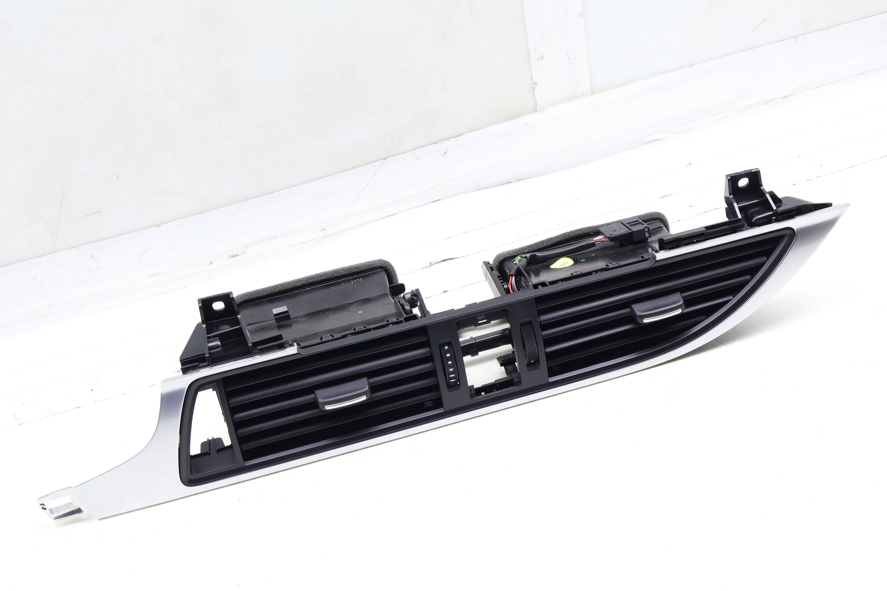 Center Dash Air Vent 4G1820951G