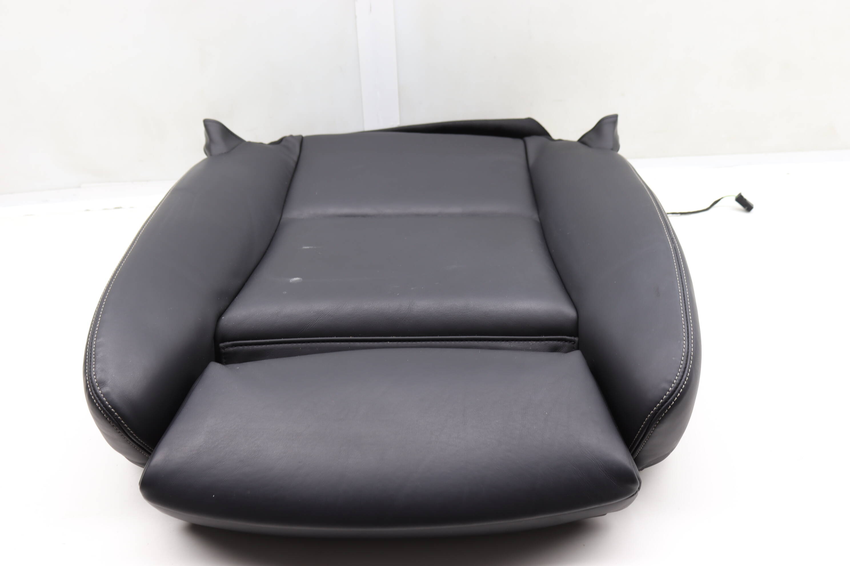 Lower&#x20;Seat&#x20;Bottom&#x20;Cushion&#x20;&#x28;Leather&#x29;&#x20;52107350228